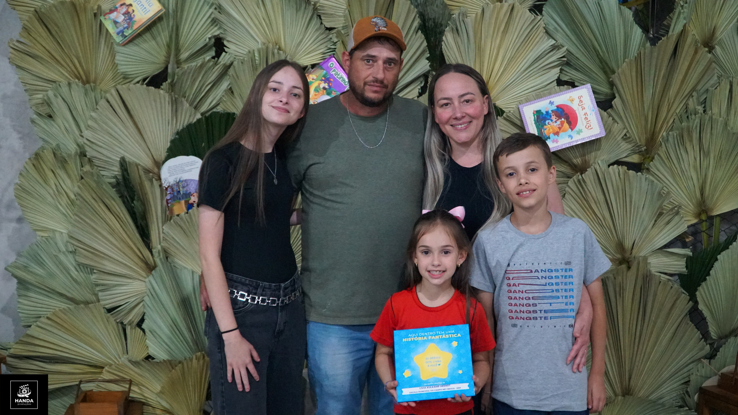 Noite autógrafos colégio Aurélio Buarque de Holanda. Handa Produções