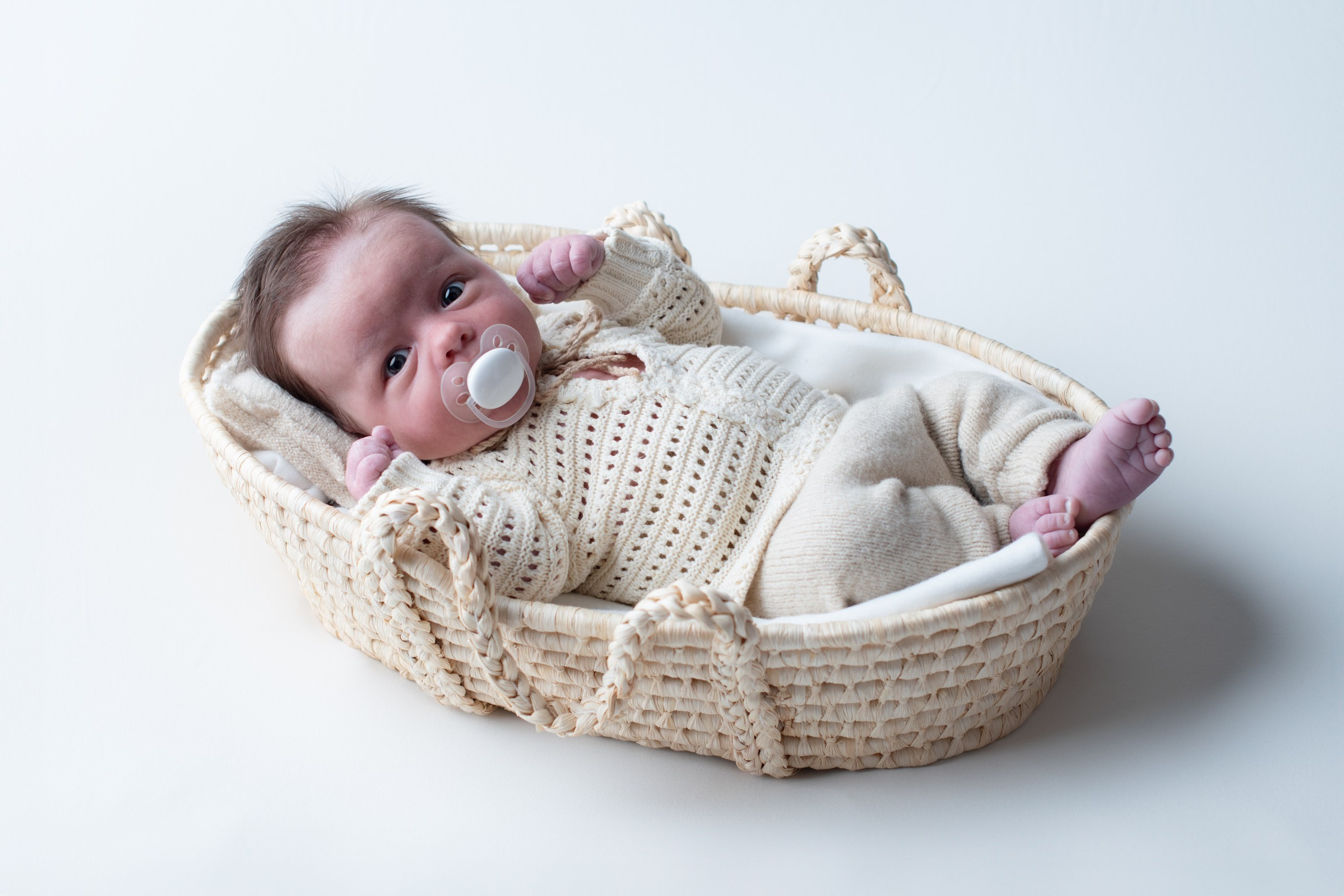 Nouveau-né. Photographe grossesse et nouveau-né a La Ciotat