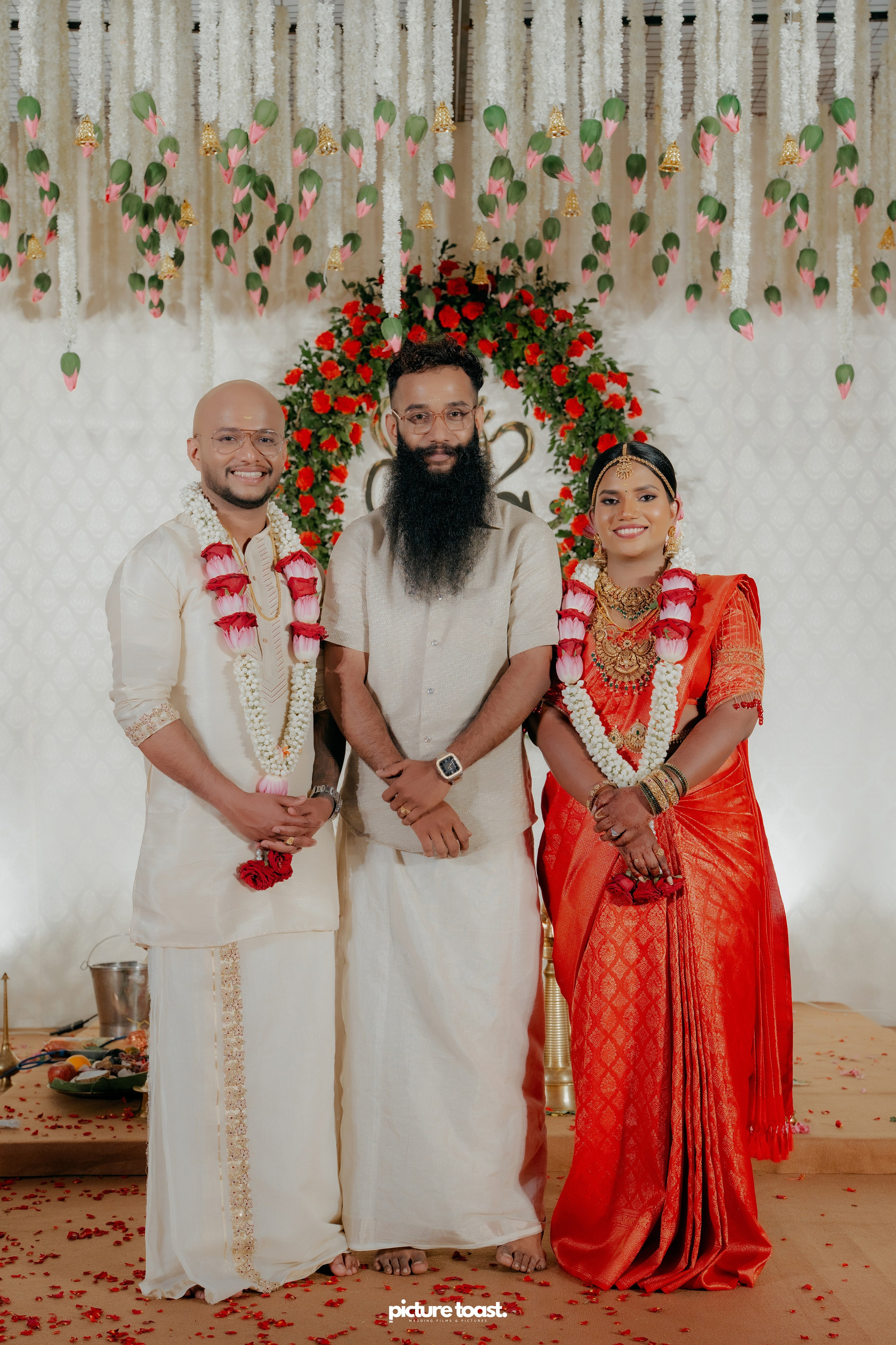 Traditional Kerala Hindu Wedding Ft. Anusree & Vishnu. Fine art Wedding Photographers in India & Canada
