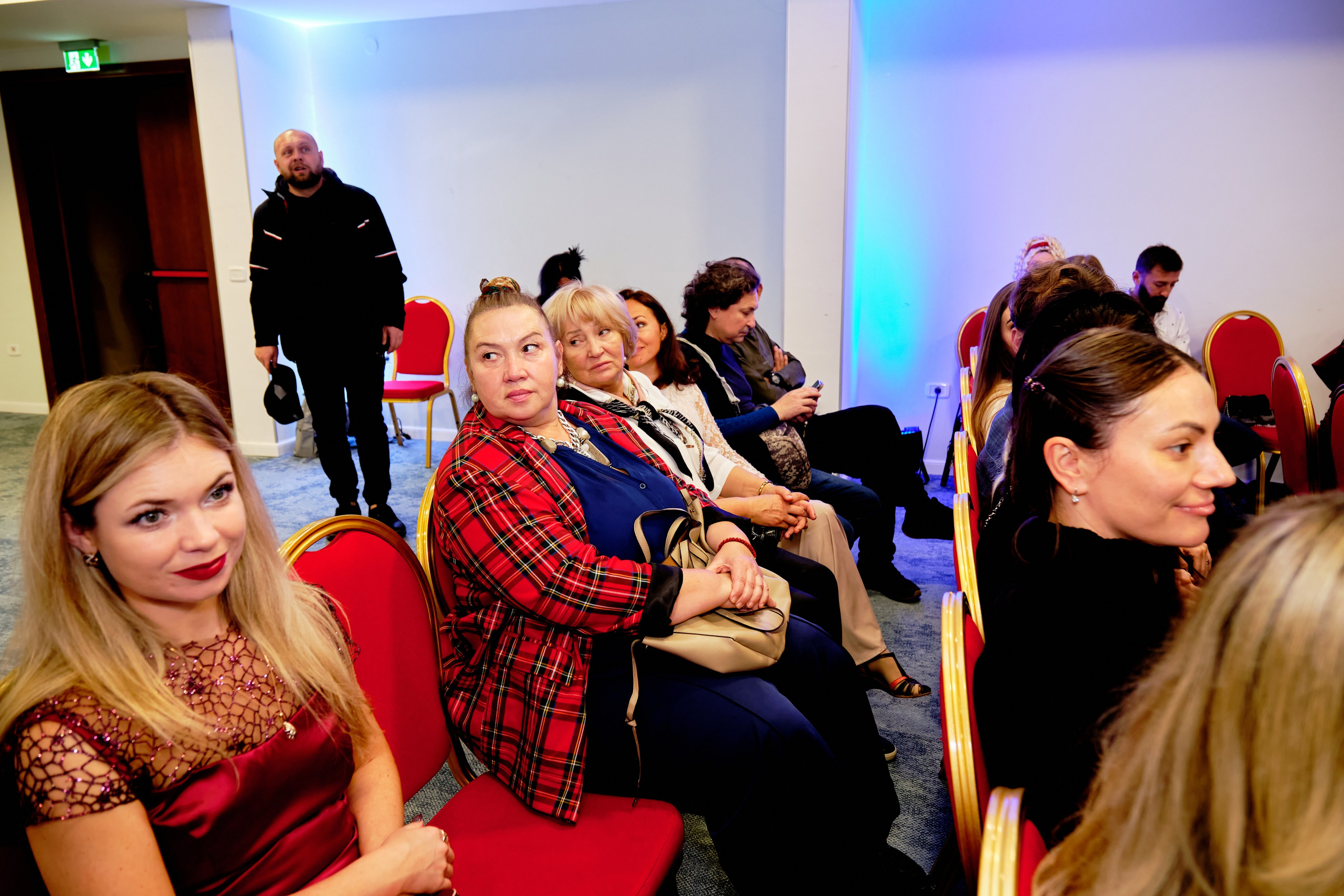 Фоторепортаж з благодійного Новорічного балу у Чорногорії. Портретний фотограф Альона Новгородцева