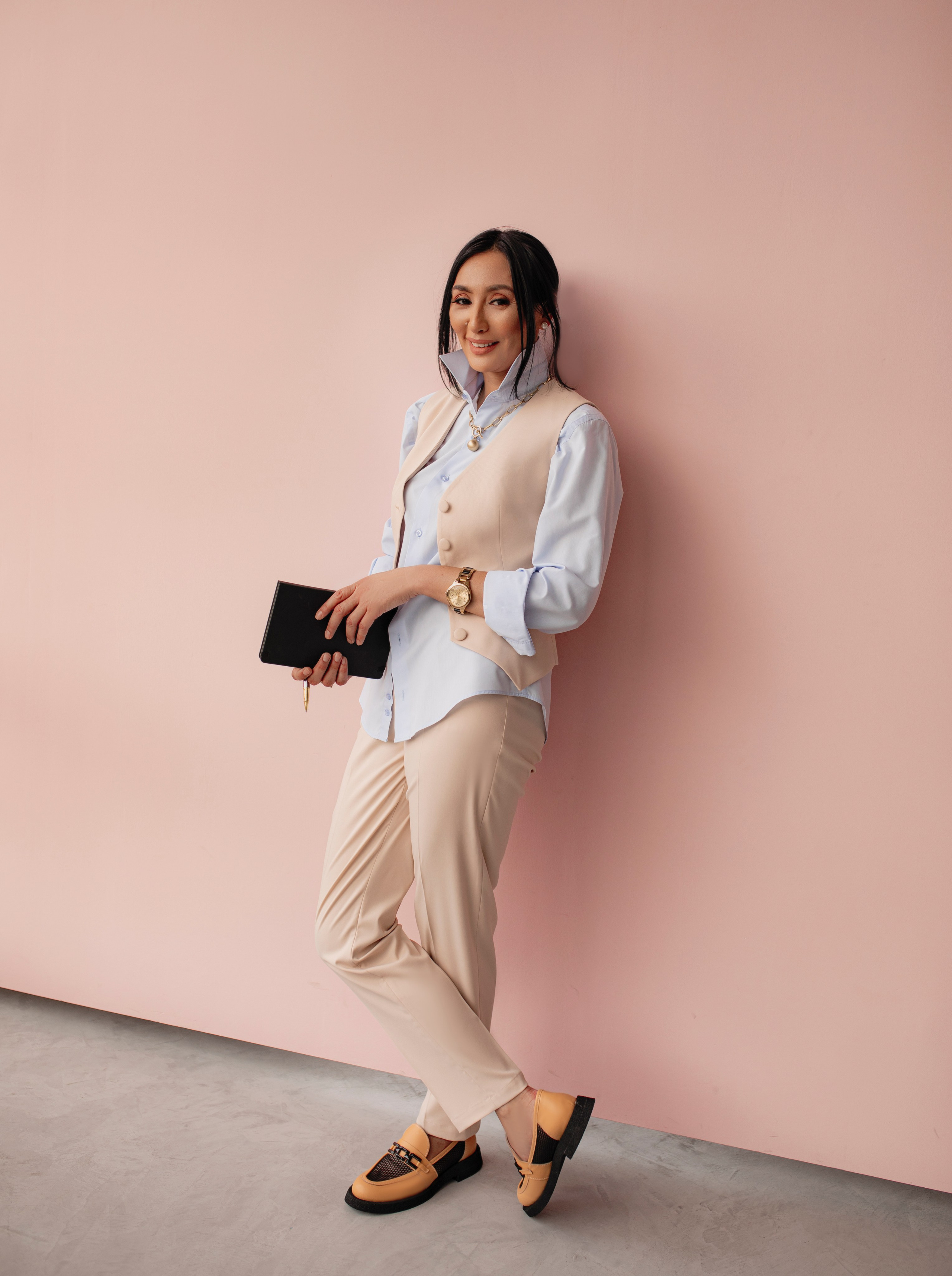 Мадина. Финансы. Валерия Вартанова. Фотограф