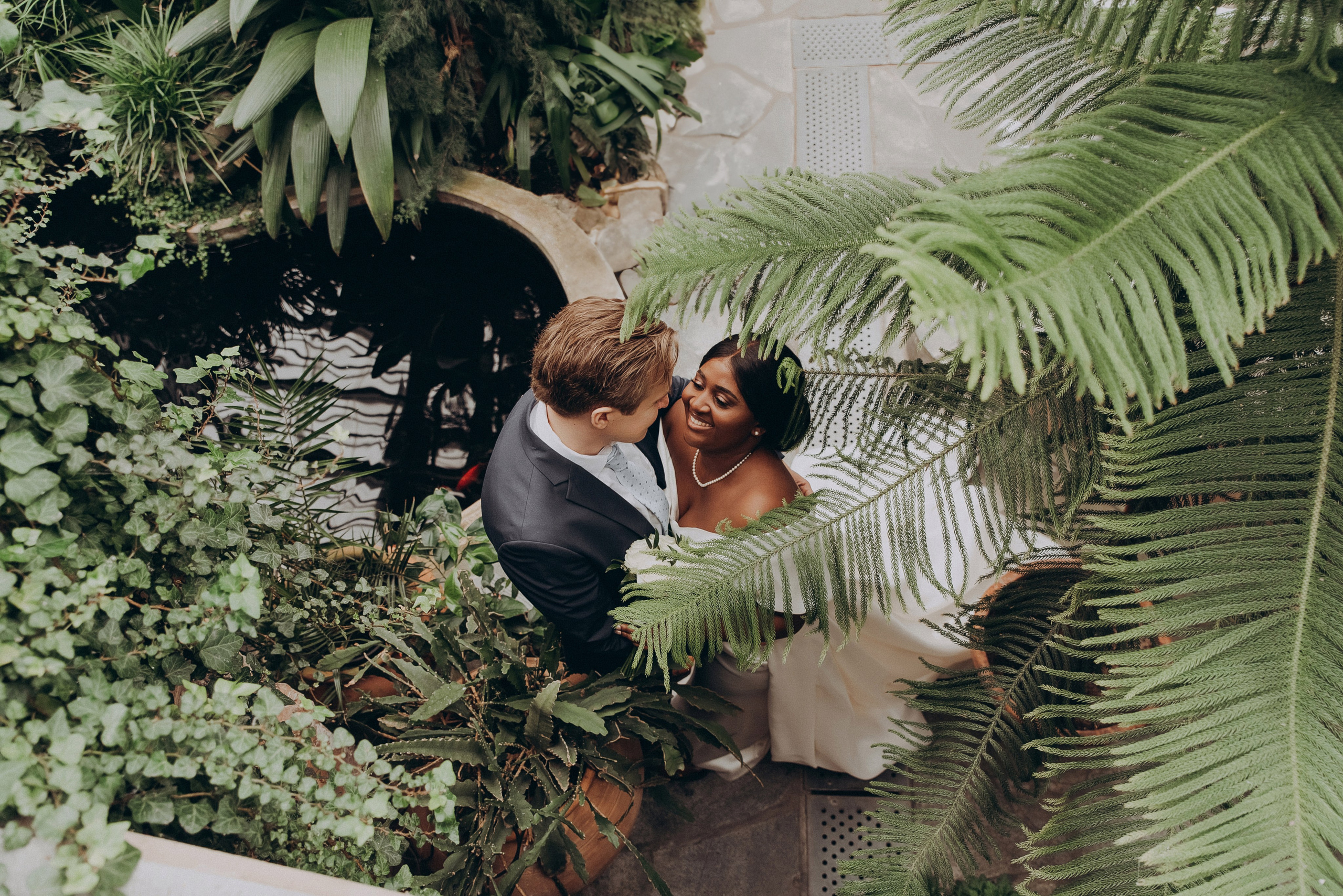 Первый танец молодоженов в уютной свадебной локации в Хельсинки.