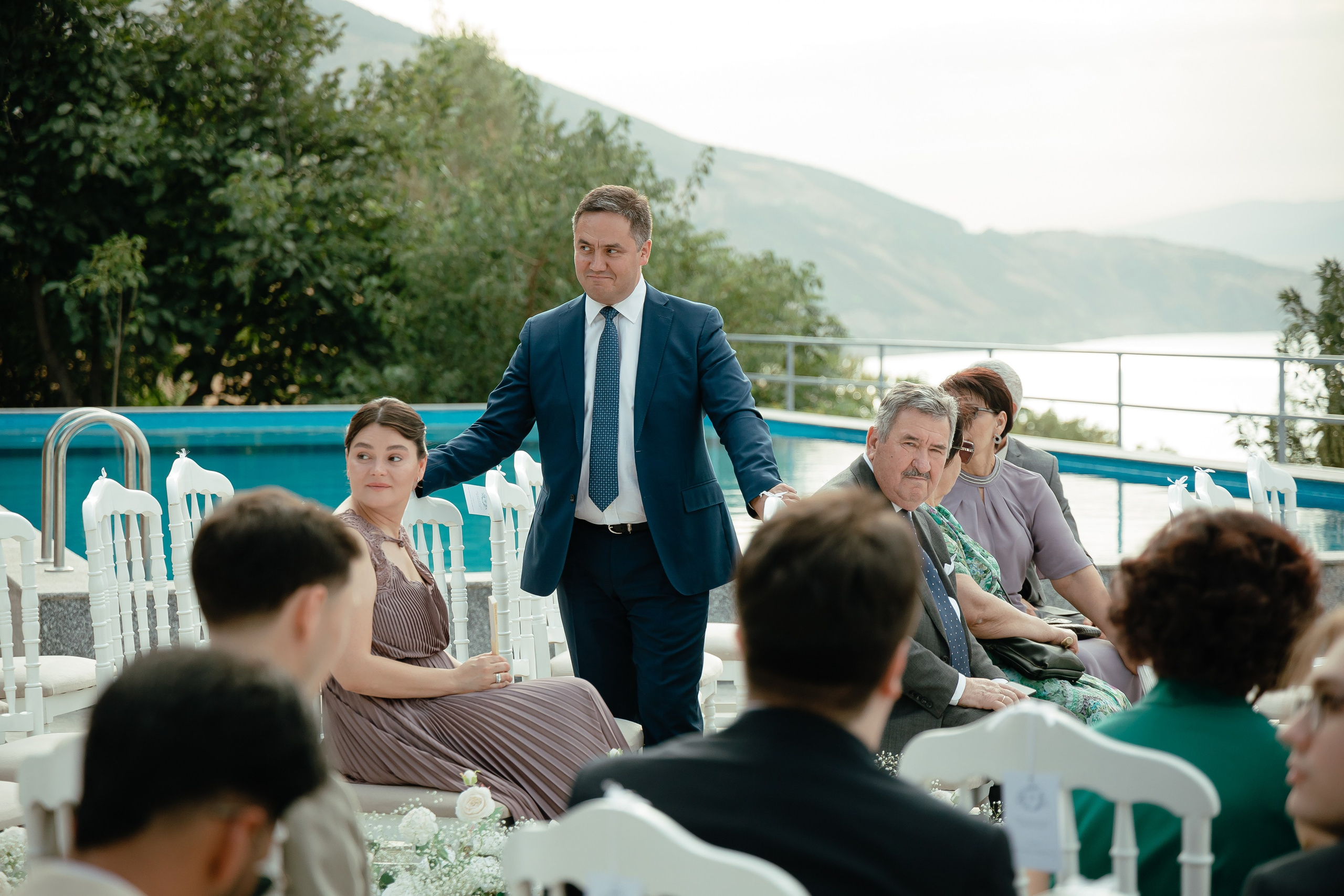 Thomas & Suyumbika. Главная