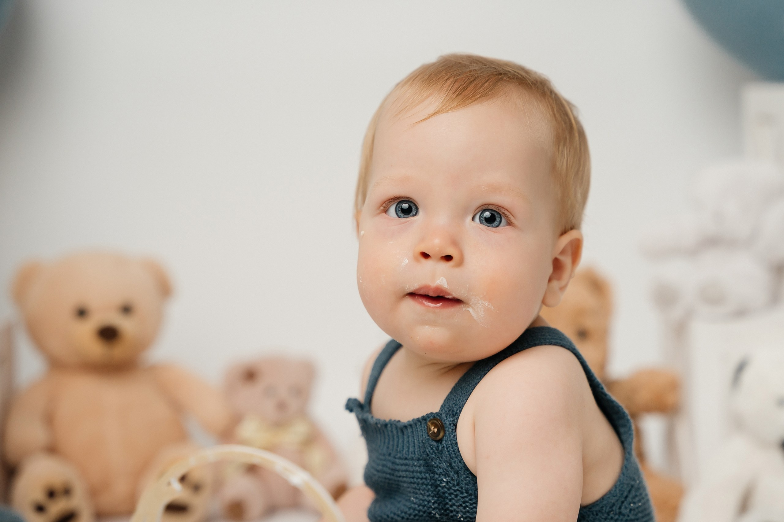 First birthday cake smash session. Newborn and family photographer. Hills District. Sydney