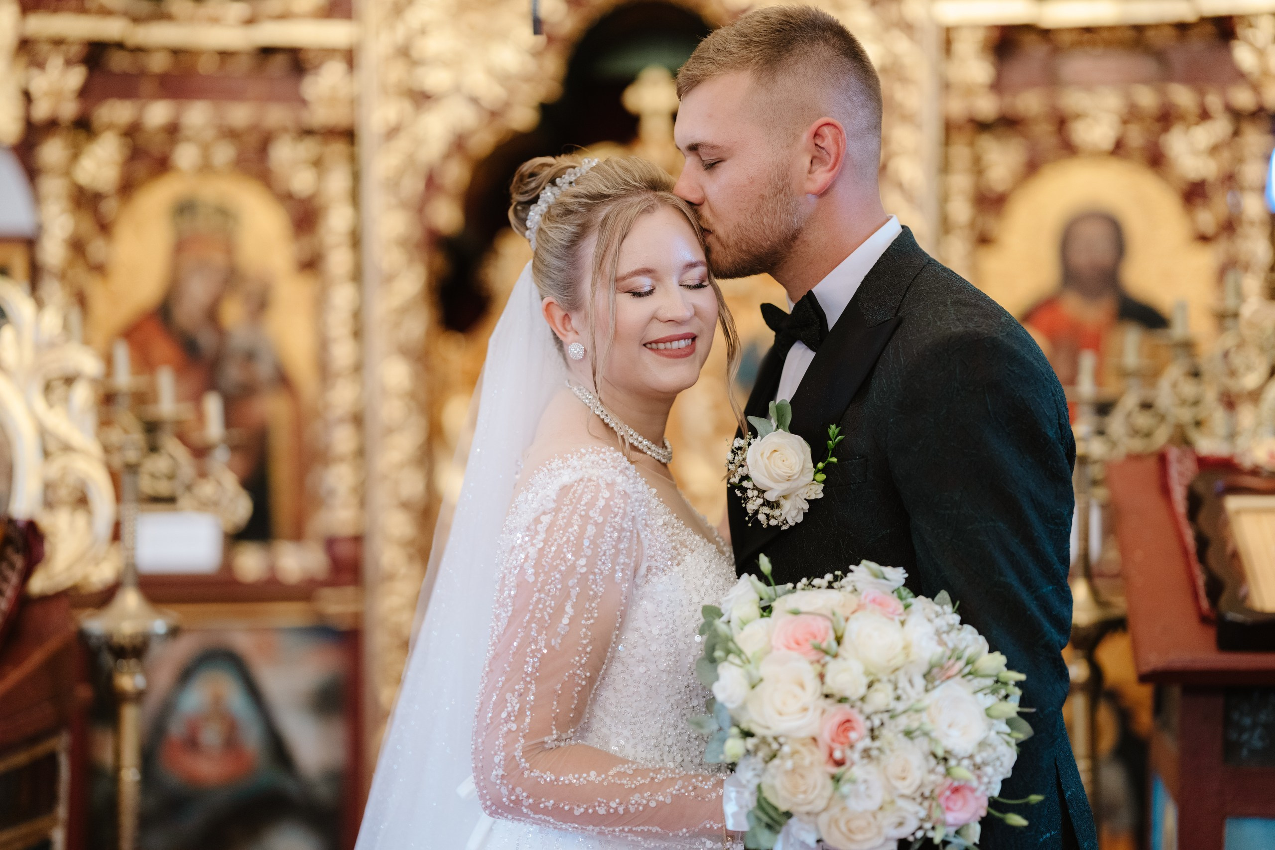 * fotograf stare civilă Siret* fotograf Bucovina* fotograf nuntă Suceava* fotograf Iași Botoșani* stare civilă tradițională* ie românească nuntă* AlinoFotoStudio* fotograf Andrei și Andreea- Alin Chirilă fotograf – stare civilă Siret, Suceava, Andrei și Andreea în ie tradițională, poveste spusă prin fotografiefotograf stare civilă Siret Suceava Alin Chirilă – miri îmbrăcați în costum tradițional bucovineanAlin Chirilă fotograf nuntă Siret Suceava – stare civilă autentică în Bucovina, emoții realefotograf Siret Suceava Alin Chirilă – Andrei și Andreea la starea civilă în ie tradiționalăstare civilă Siret fotograf Alin Chirilă – cadre naturale cu miri în costum popular din Bucovinafotograf nuntă Siret Suceava Alin Chirilă – povestitor prin fotografie, moment emoționant la starea civilăAlin Chirilă fotograf stare civilă Siret – iubire autentică surprinsă în stil documentarfotograf Bucovina Siret Alin Chirilă – stare civilă în ie tradițională, cadre pline de emoțieAlin Chirilă fotograf Suceava – Andrei și Andreea spun DA la starea civilă în Siretfotograf stare civilă Suceava Siret Alin Chirilă – poveste de iubire în stil tradițional românesc - Alin Chirilă fotograf profesionist, AlinoFotoStudio, fotograf evenimente Siret, Suceava County, Iași, Bacău County, Botoșani, Neamț County, fotograf nunți, botezuri, cununii civile, portrete și momente autentice surprinse elegant.- Alin Chirilă surprinde momente elegante de nuntă și evenimente speciale prin AlinoFotoStudio, fotograf disponibil în Siret, Suceava County, Iași, Bacău County, Botoșani și Neamț County, specializat în nunți, botezuri și cununii civile. - Alin Chirilă fotograf profesionist, AlinoFotoStudio, fotograf nuntă și evenimente în Siret, Suceava, Iași, Bacău, Botoșani și Piatra Neamț, fotograf nunți, botezuri, cununie civilă, ședințe foto, trash the dress, logodnă, familie, portrete și fotografii autentice. - AlinoFotoStudio by Alin Chirilă, fotograf evenimente premium în Suceava County, Iași County, Bacău County, Botoșani County și Neamț County, fotograf de familie, fotograf ceremonii religioase, petreceri și momente emoționante. - Alin Chirilă fotograf, povestitor prin fotografie, servicii foto profesionale pentru mireasă, mire, pregătiri nuntă, biserică, restaurant, valsul mirilor, tradiții românești și amintiri de neuitat în Moldova.