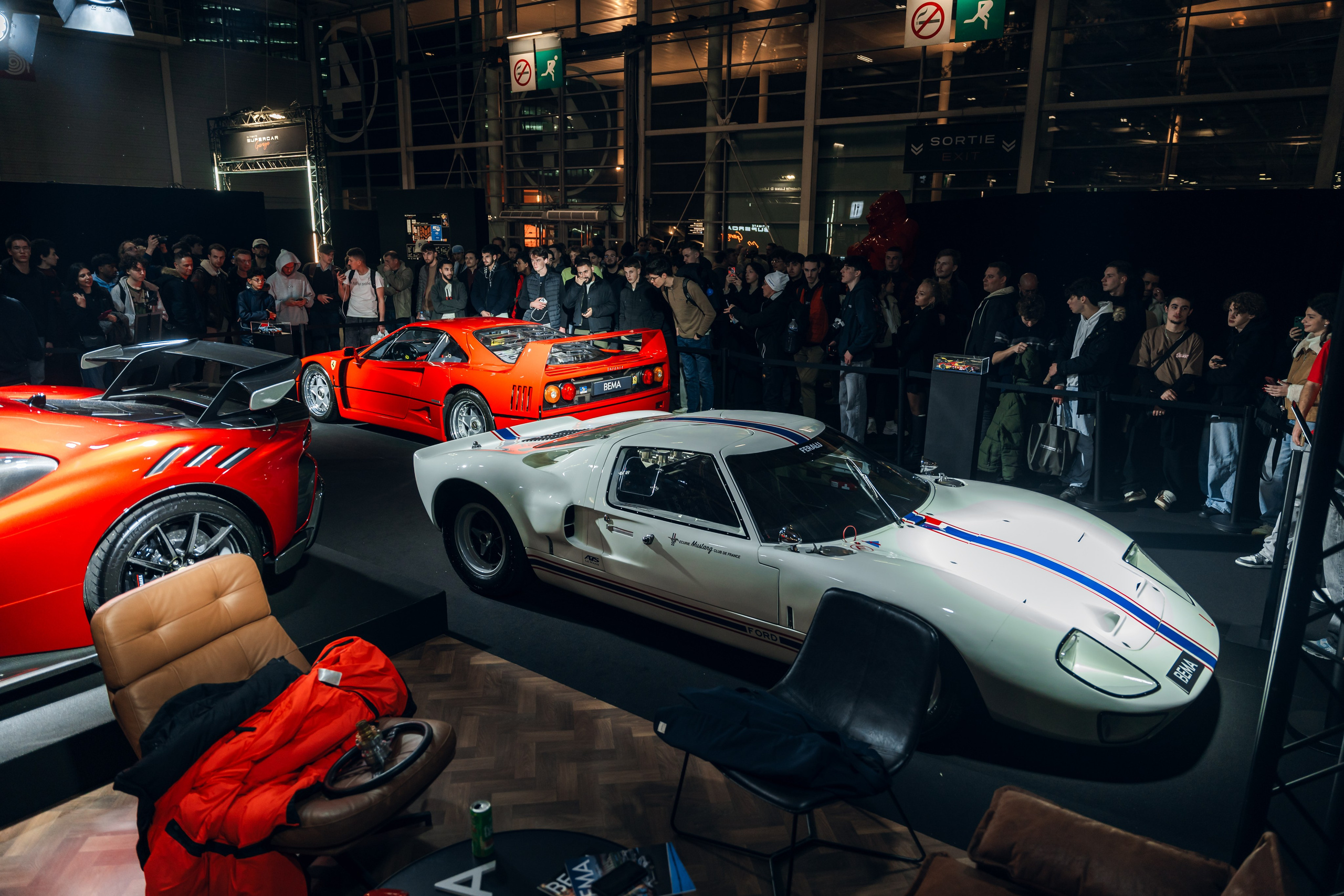 Retromobile 2026. Photographe de voitures à Paris — Vitalii Motruk