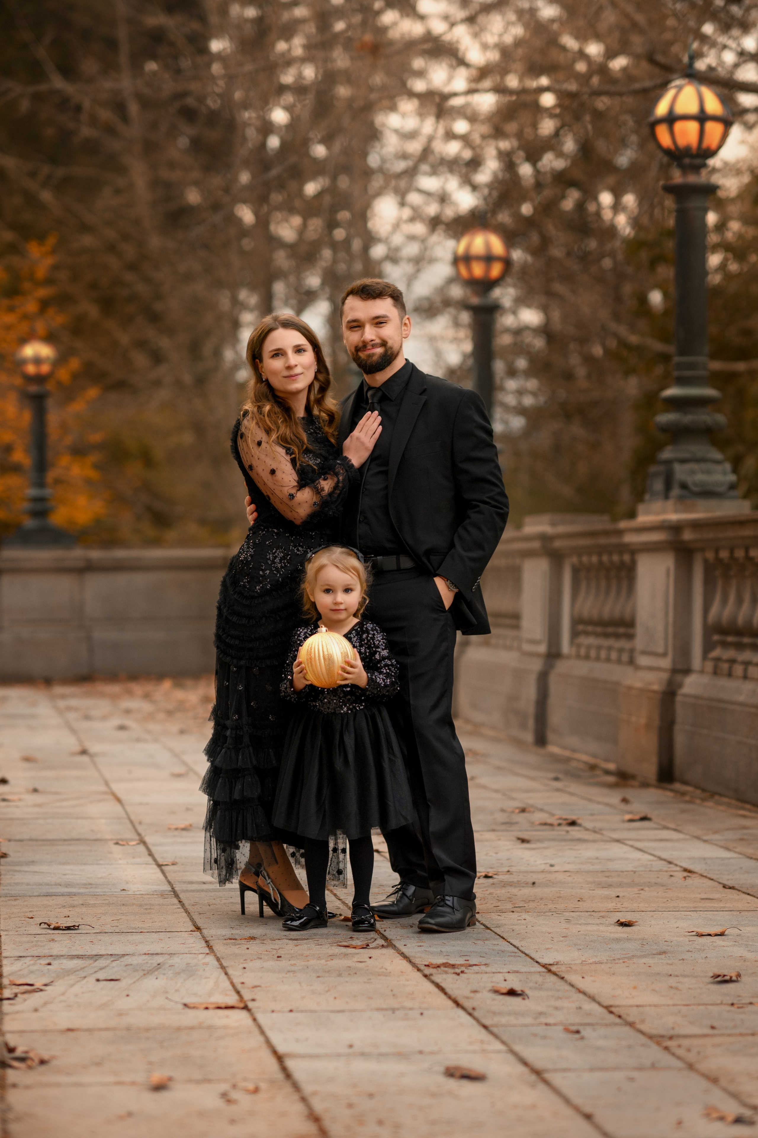 Family of Mark & Virsavia. Wedding & family photography in Seattle area. Helen Michelle photographer