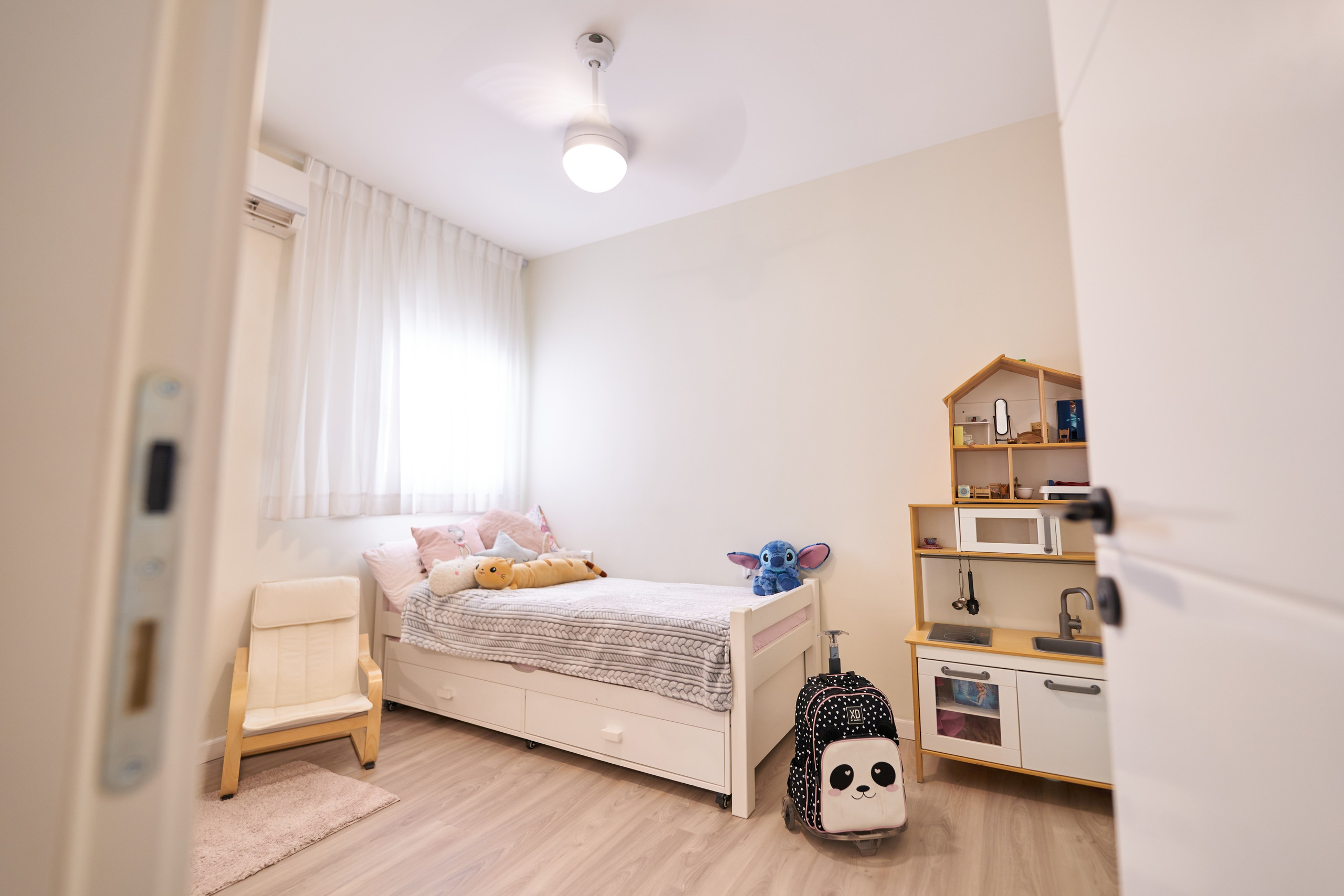 Interior. צלם אלכס ברט בישראל