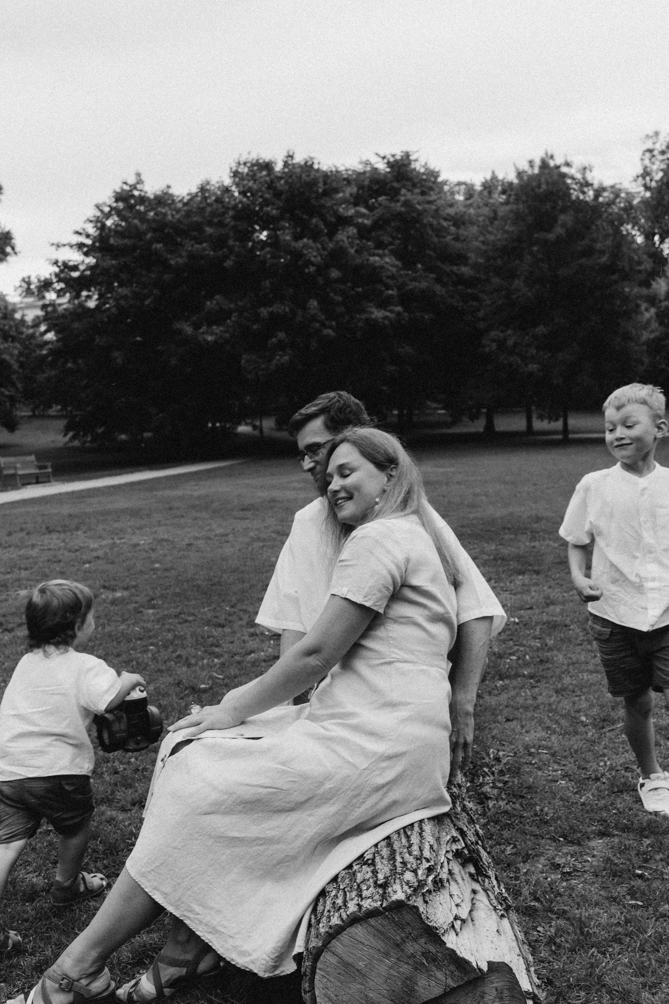 Kaivopuisto. Wedding and potrait photographer in Helsinki Vickan O