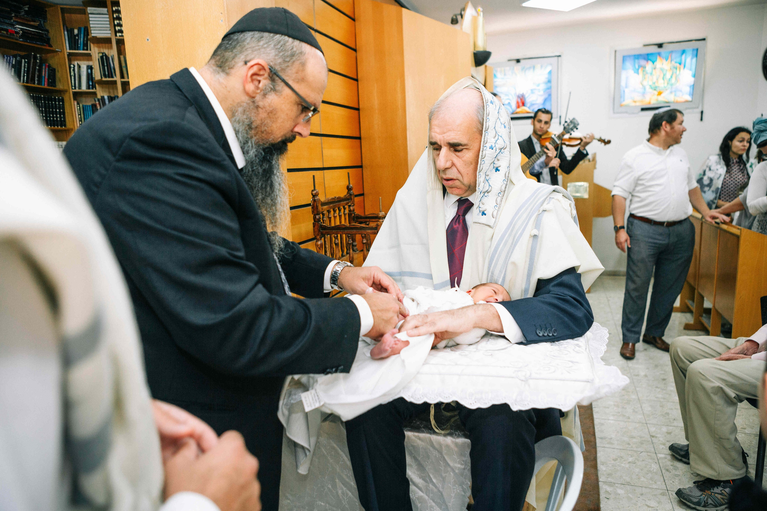 BRITH MILA IN THE SMALL SYNAGOGUE. PHOTOGRAPHER IN ISRAEL