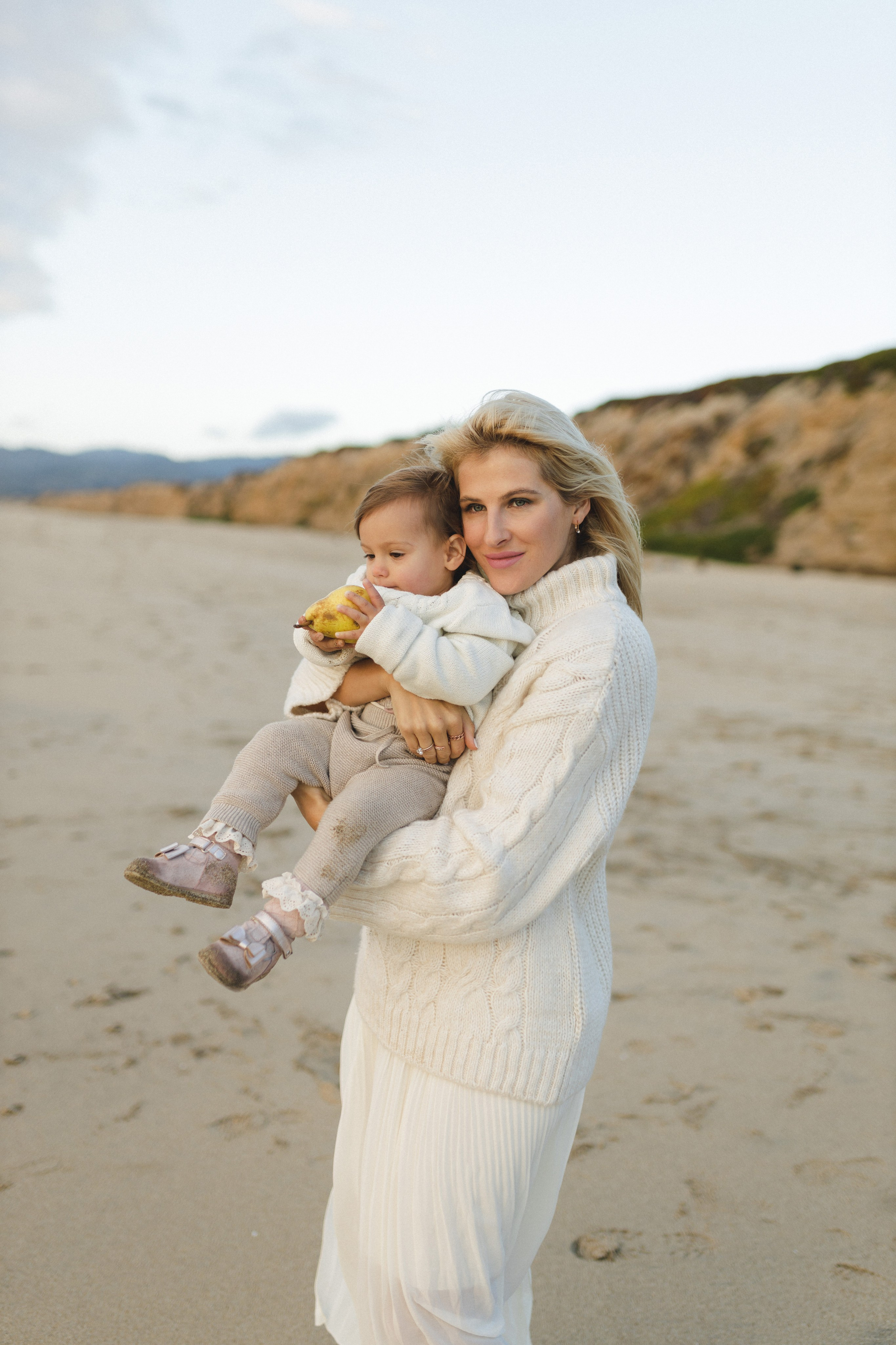Wild Beauty on the Californian Beach. Maternity, newborn photographer in the Bay Area|Iryna Rakivnenko