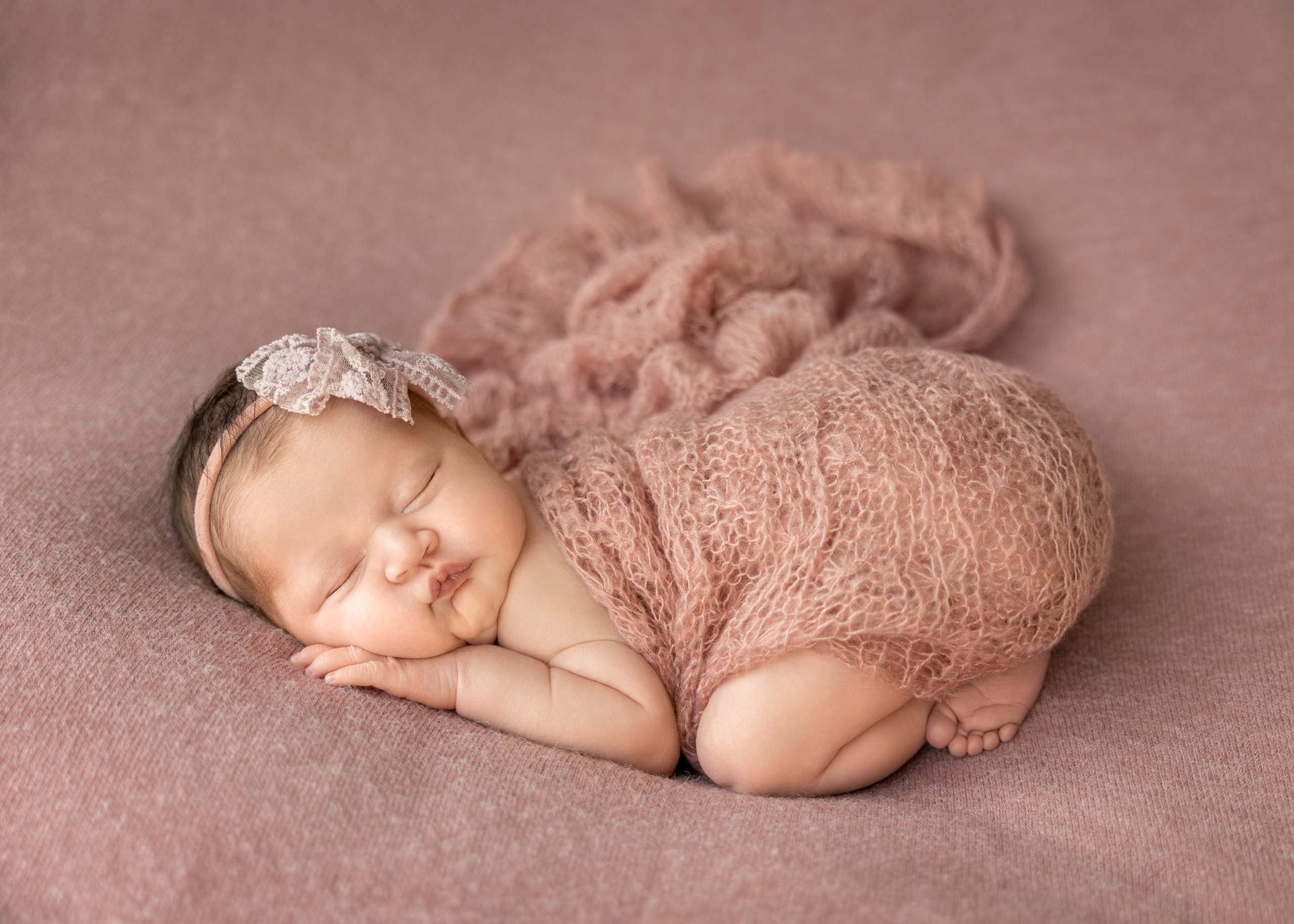 Newborn photos. Newborn photographer in Tampa Bay Area, FL