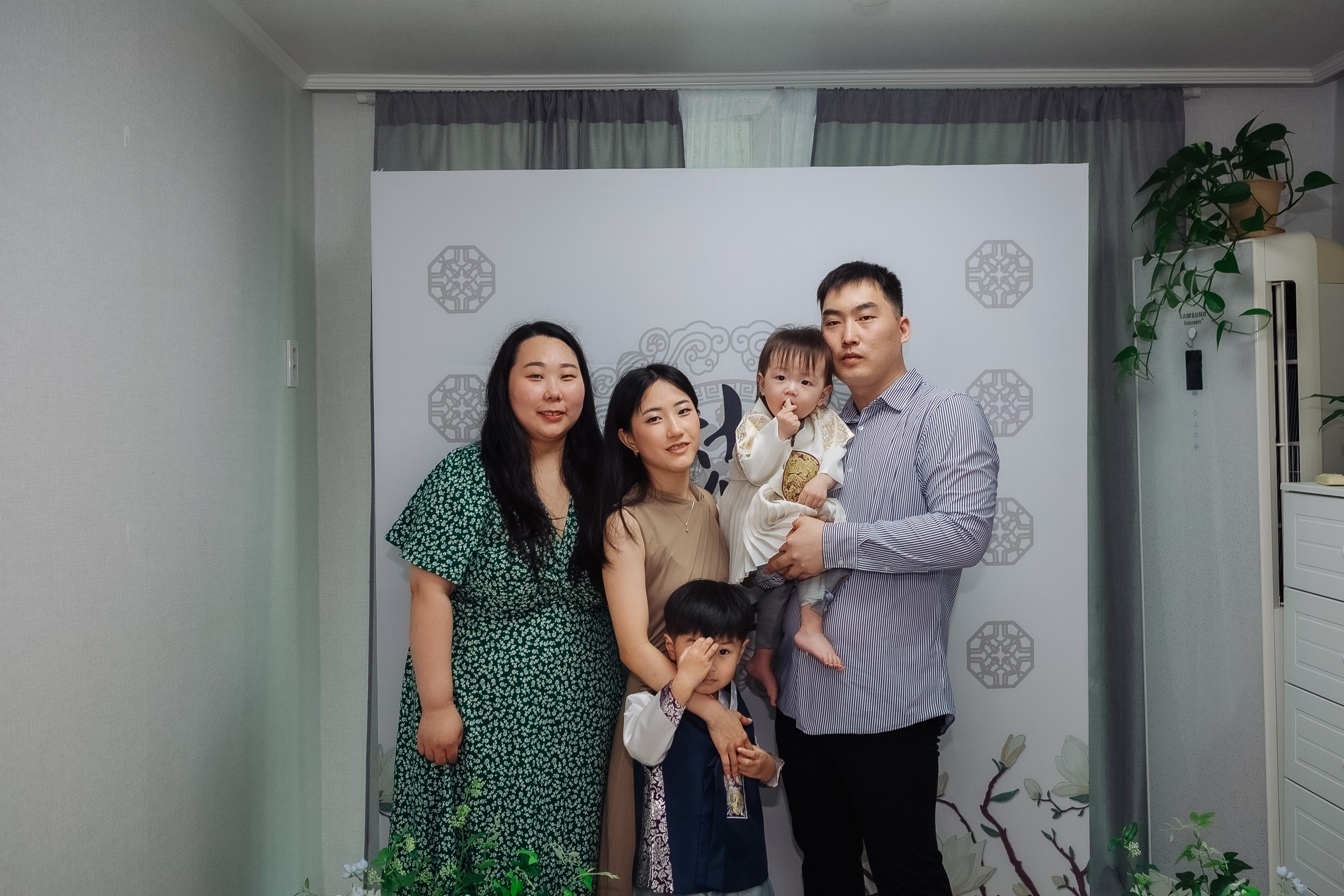 Тео дома и в ресторане. Фотограф беременности, ньюборн и годовасиков в Корее Жанна Хан