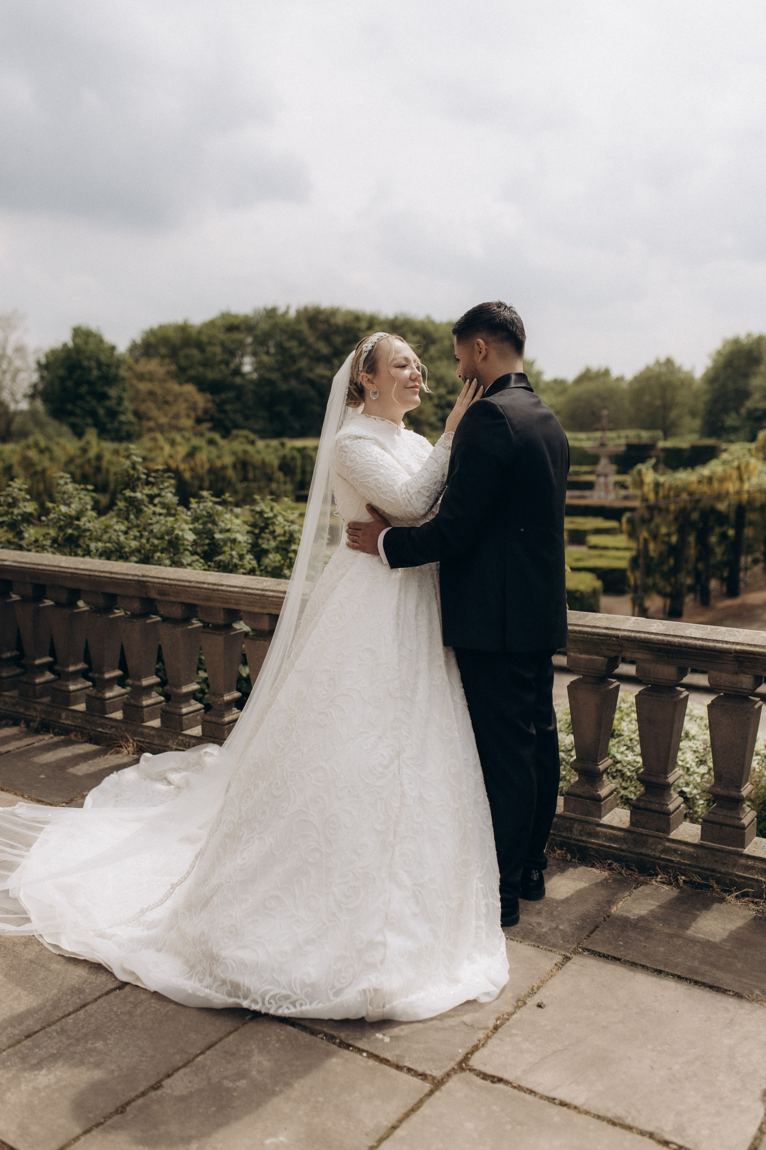 Love in the Garden. Wedding and Portrait Photographer Evie Moon