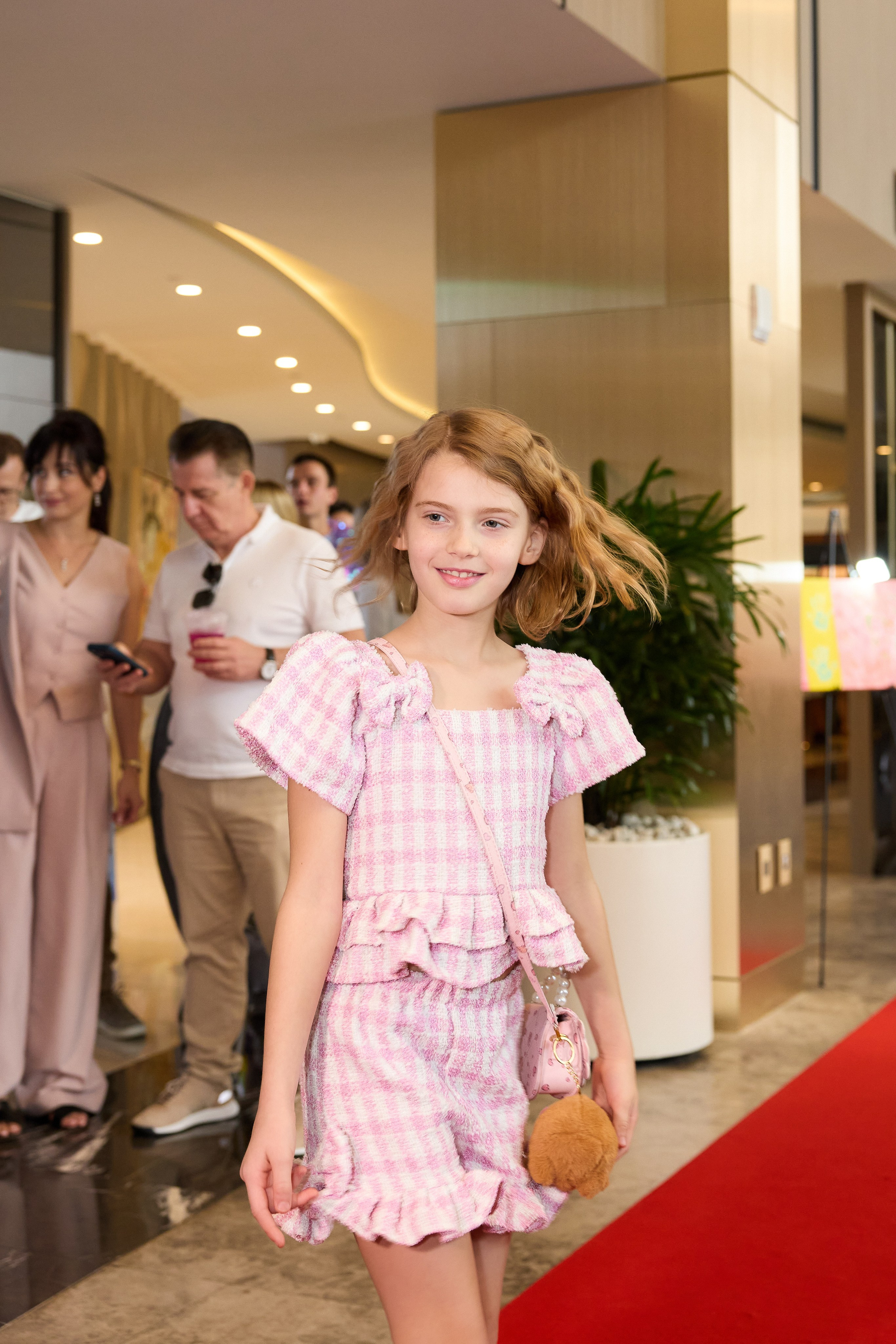 Авторская благотворительная художественная выставка Дианы Бортник. Фотограф Юлия Маковеева