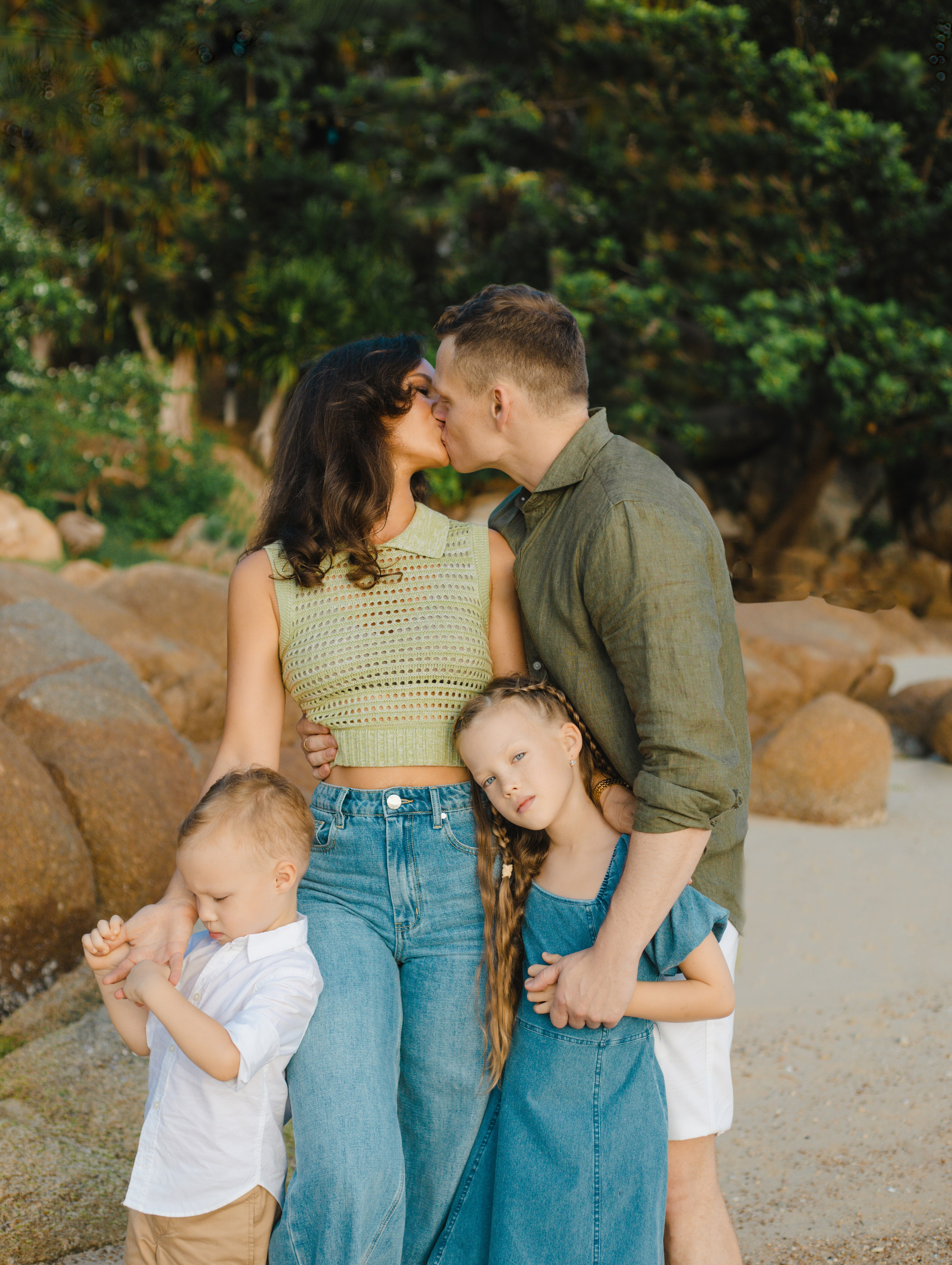 FAMILY PHOTO SHOOT. HOME