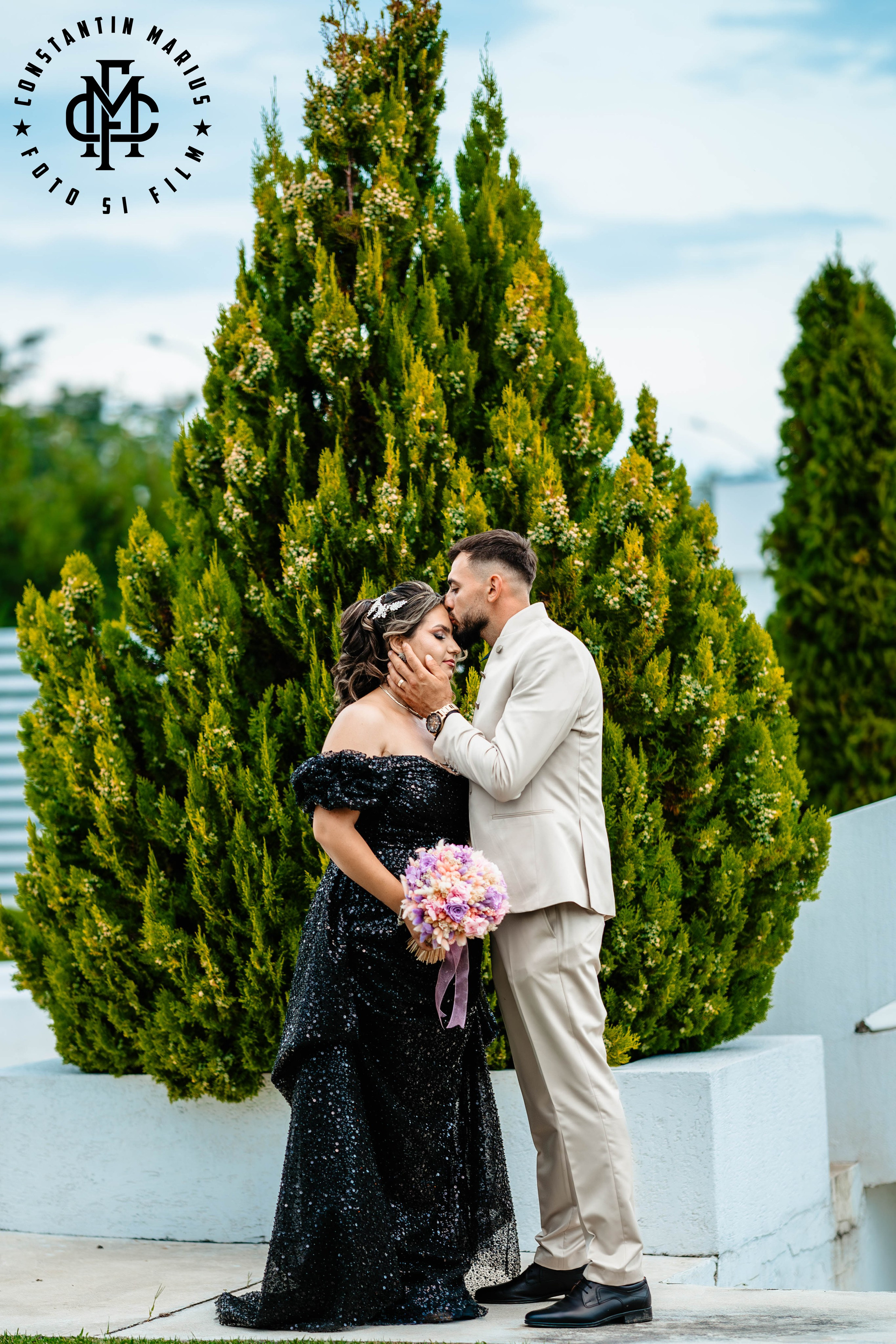 WEDDING PHOTOGRAPHY. DESPRE NOI