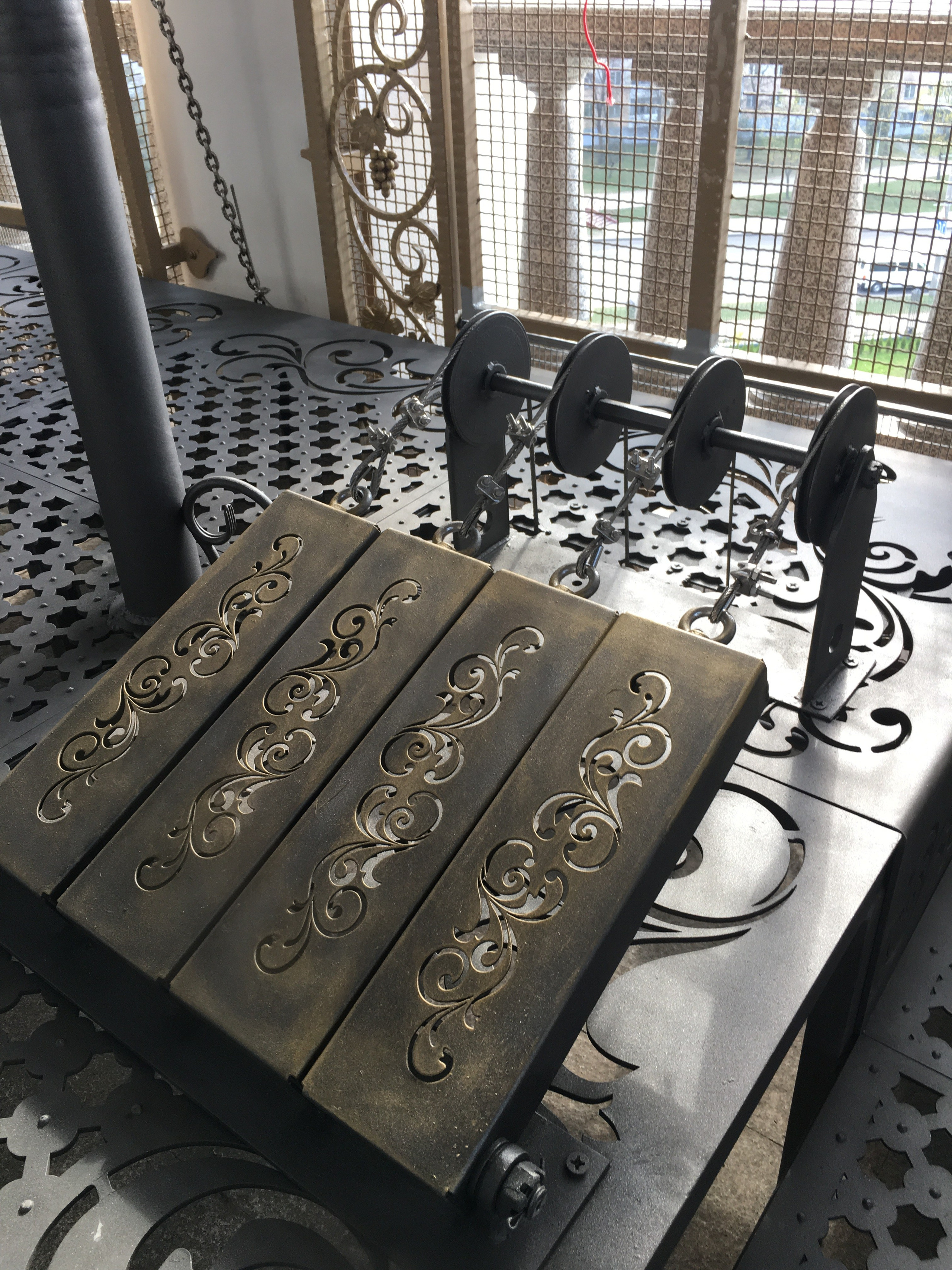 Подиум для звонаря с комплектом роликов и педалей колокольни Храма-памятника в честь Всех Святых и в память о жертвах, спасению Отечества нашего послуживших в городе Минске Минской Епархии Белорусской Православной Церкви. 2019 г. Сталь, художественная ковка, лазерная резка, сварка