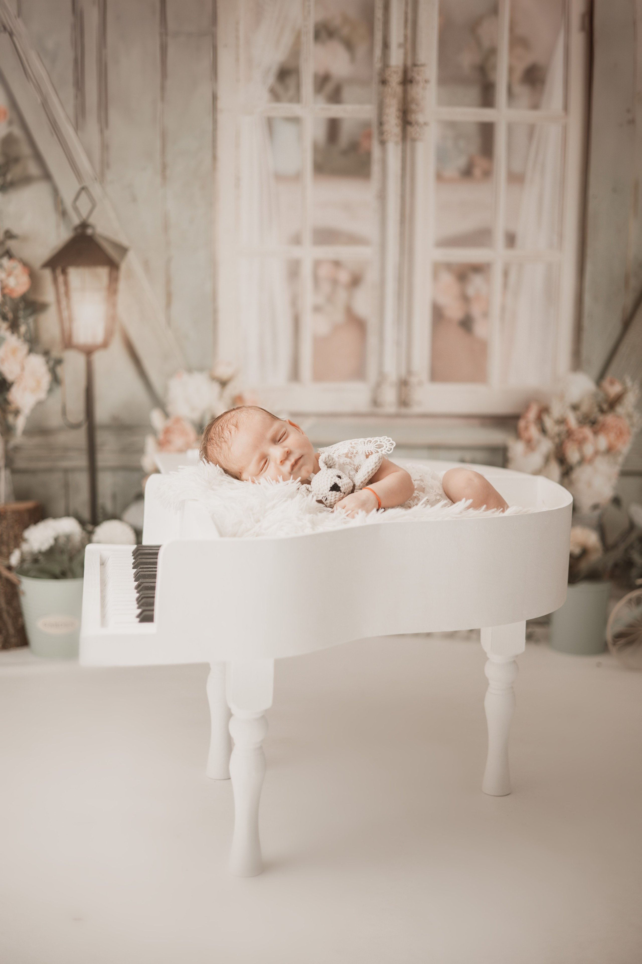 NEWBORN. FOTOGRAFUL LUI MATEI