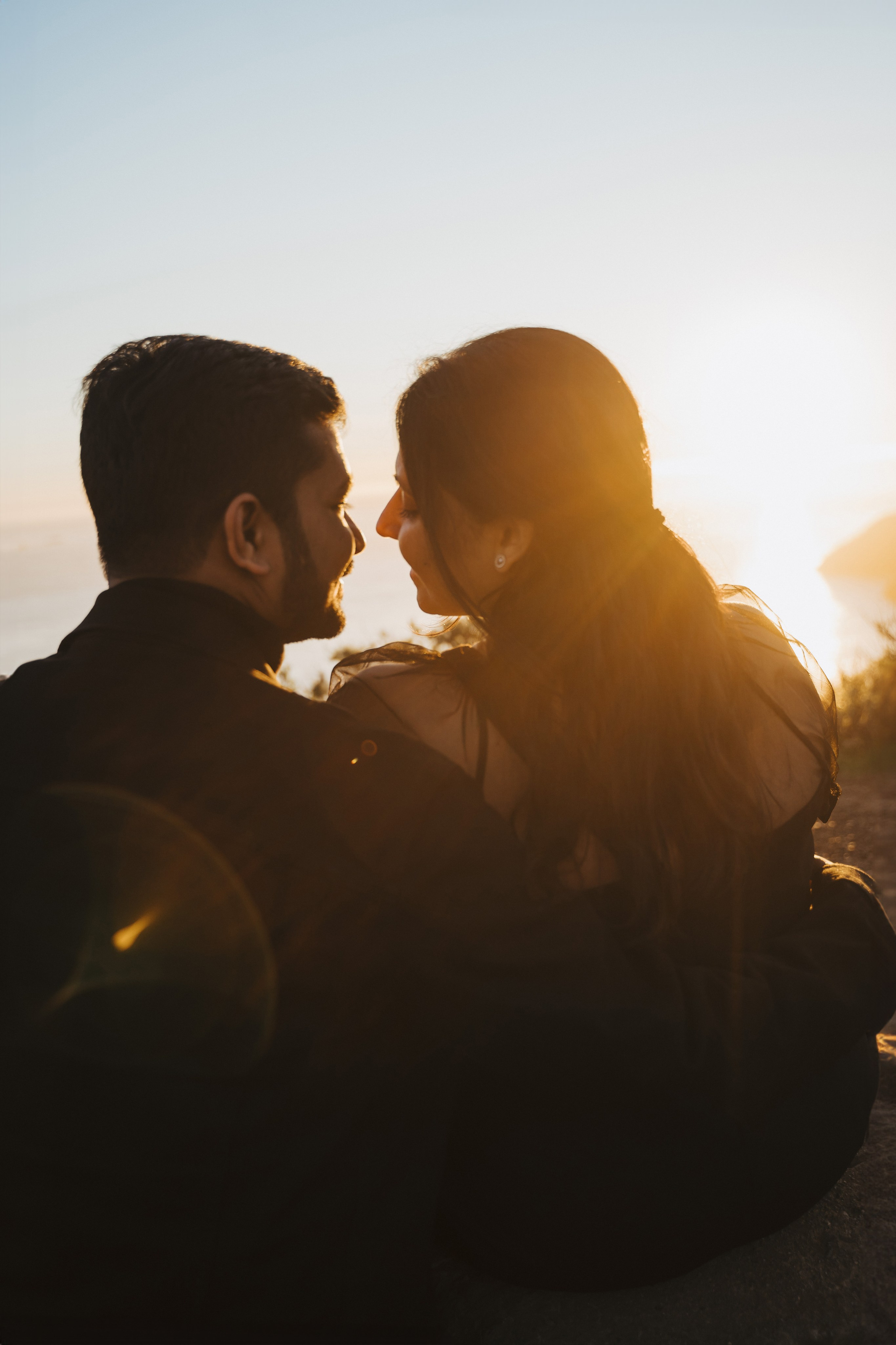 Proposal.  Overlooking the golden San Franisco Bridge sunset with a couple. Photographer Video. 