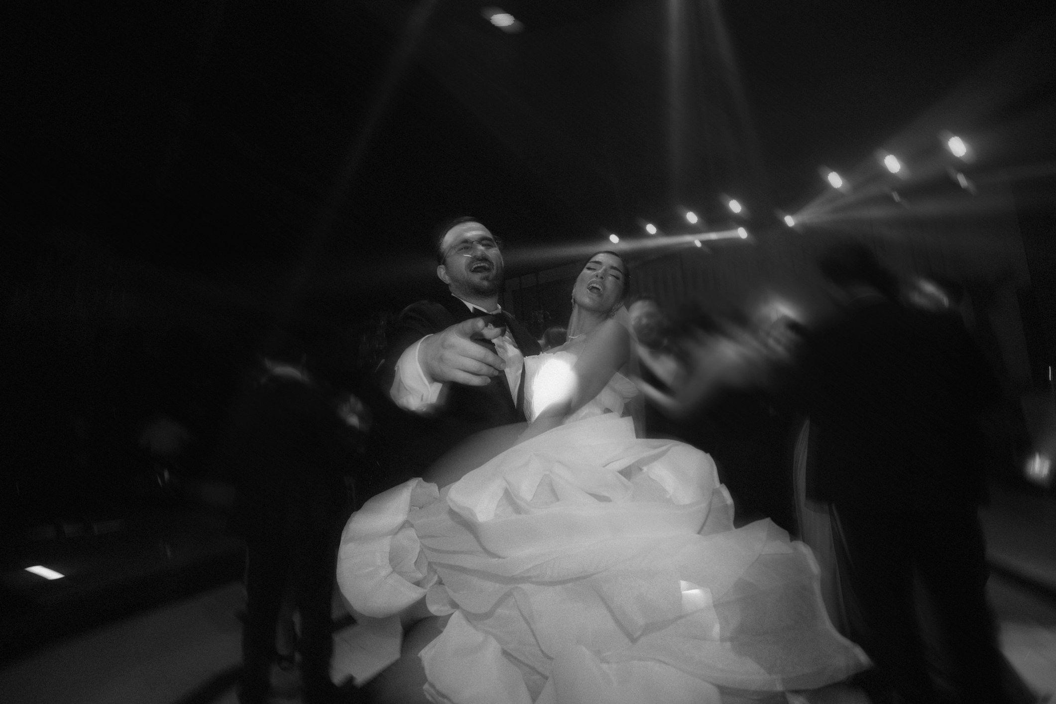 رقص دونفره عروس و داماد در مراسم 