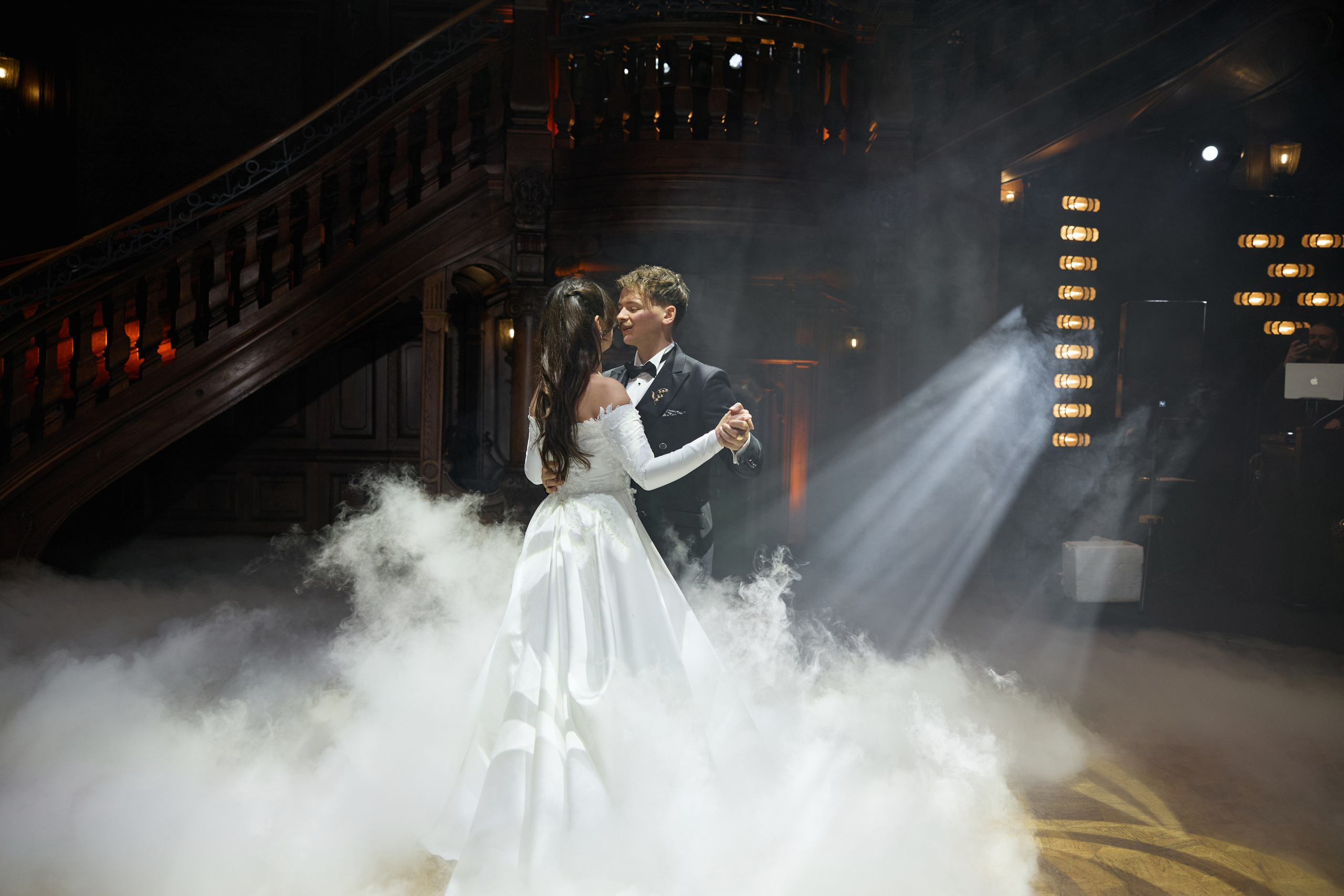 Wiktoria & Kacper. Pałac Goetz. Fotograf ślubny i rodzinny w Krakowie Yana Klymova
