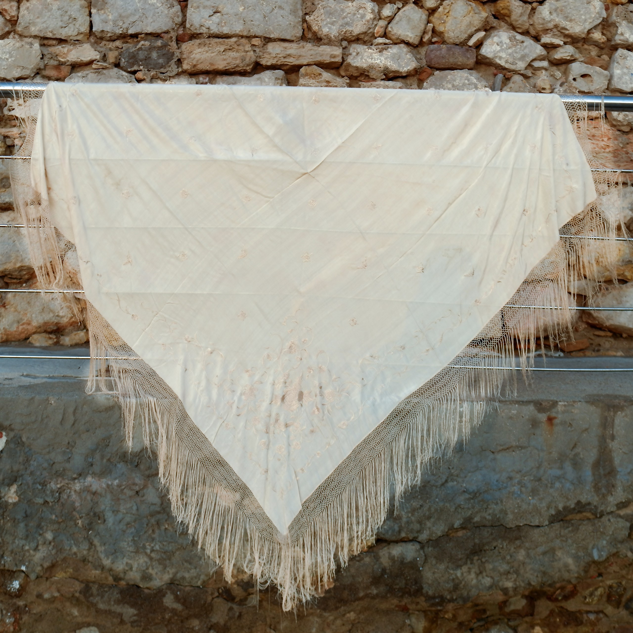 Manilashawlchampagne. Современнные и актикварные украшения в Барселоне, Москве и Санкт-Петербурге