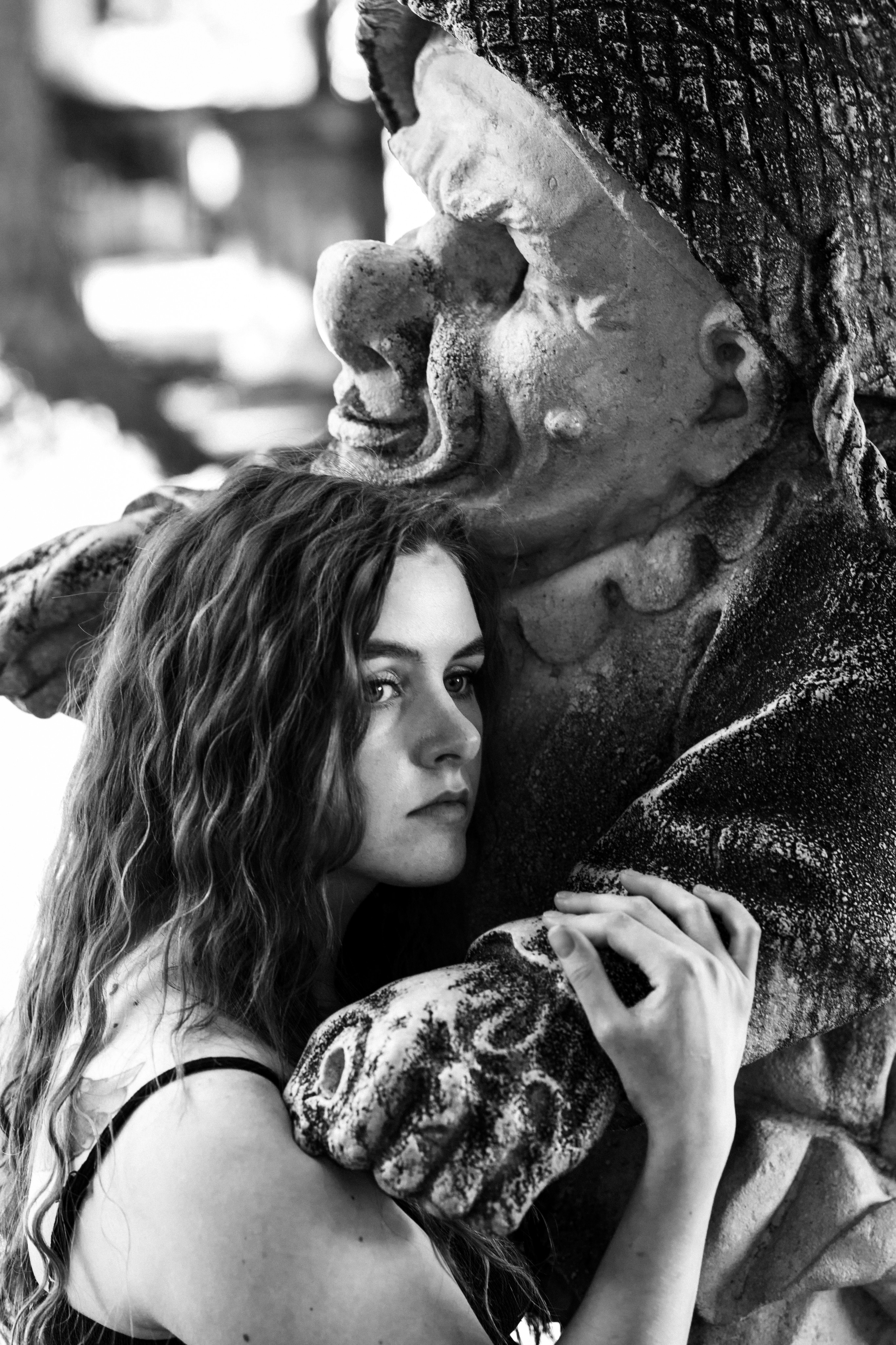 Portrait einer Künstlerin in Zwergpark Salzburg 