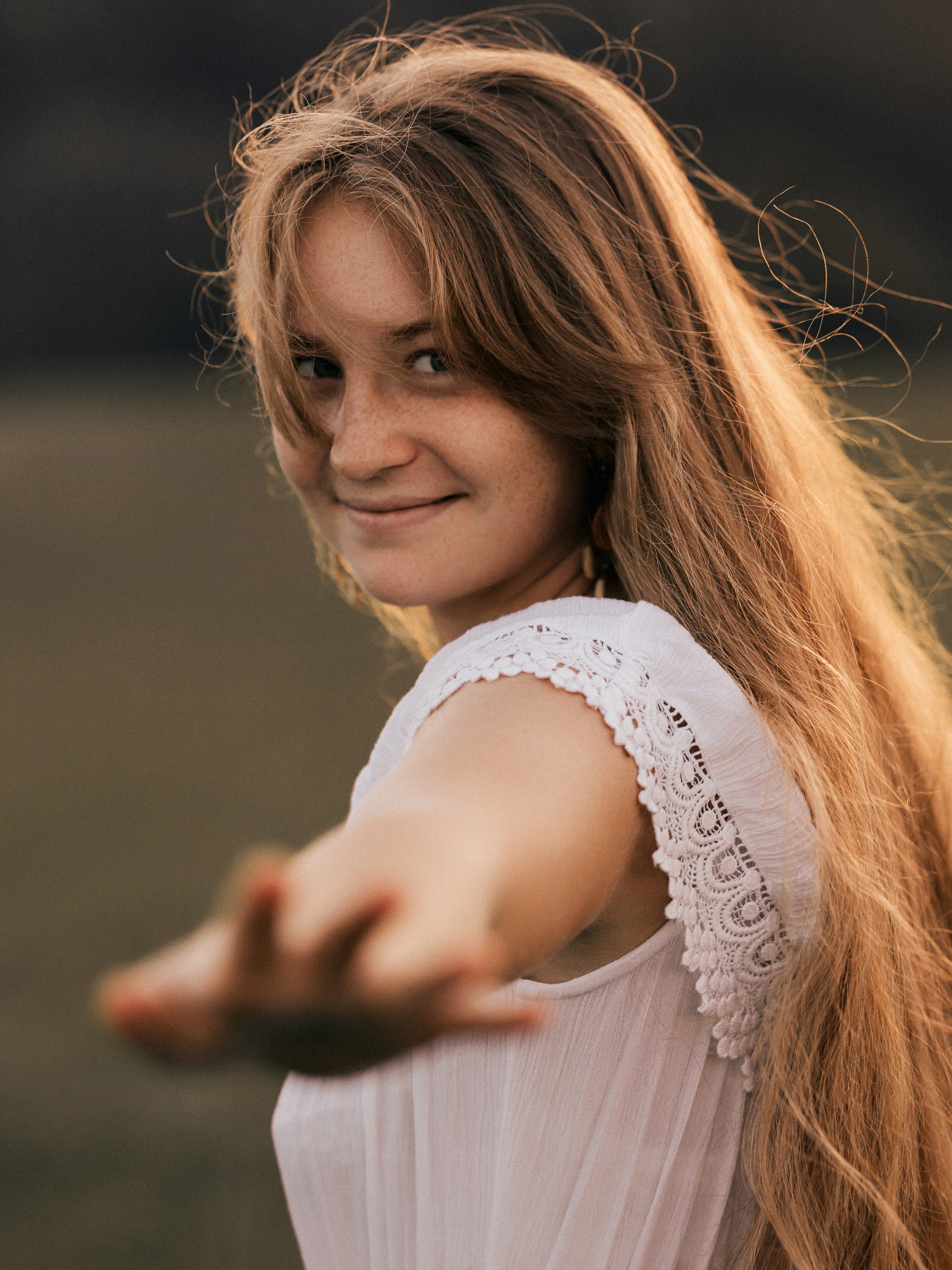 Outdoor Fotoshooting einer Musikerin - Frau in der Natur 