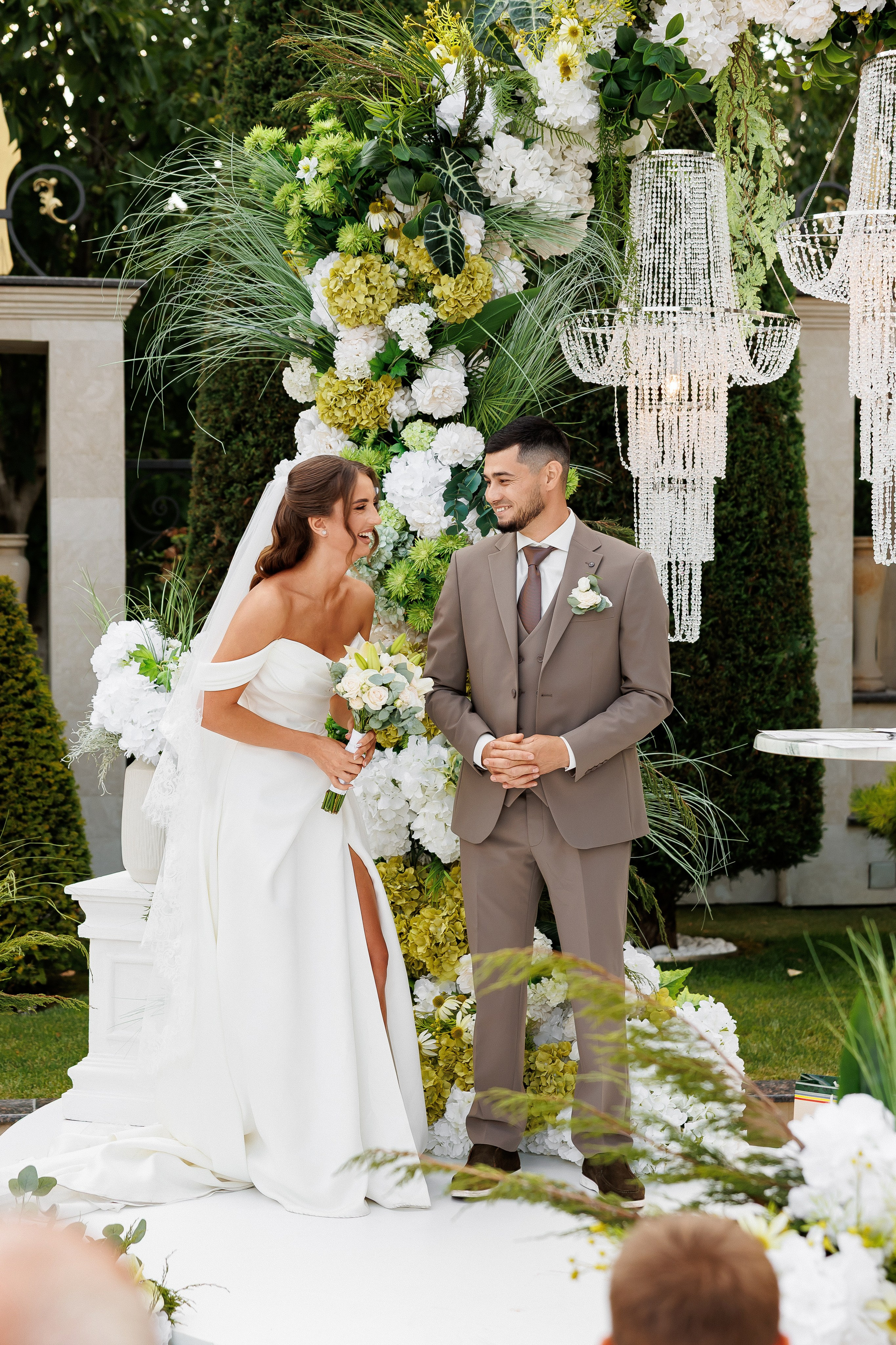 Eugen & Livia — Grand Elysee — Wedding Day. Servicii Foto și Video 067188353