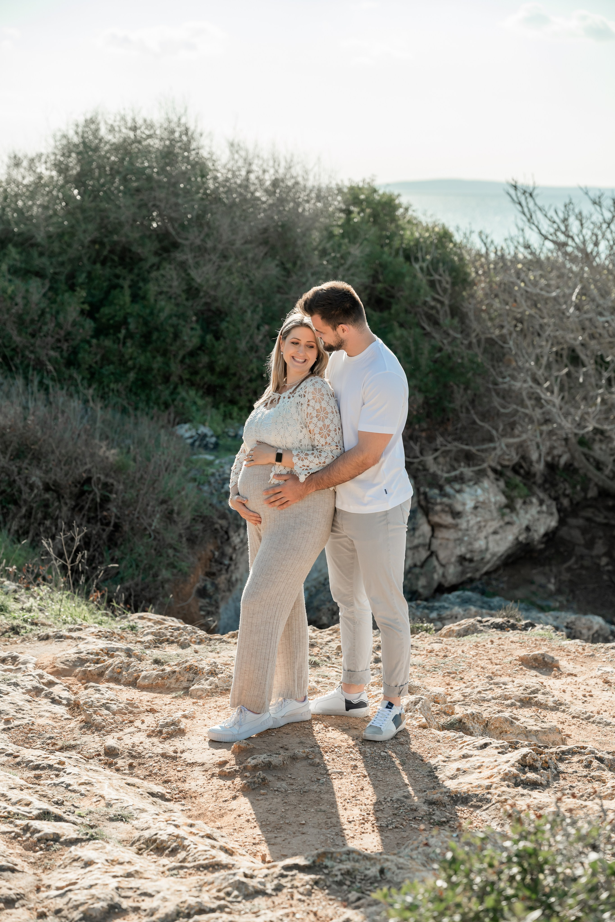 Schwangerschaftsshooting am Meer. Deine Fotografin auf Mallorca für Familien und Business