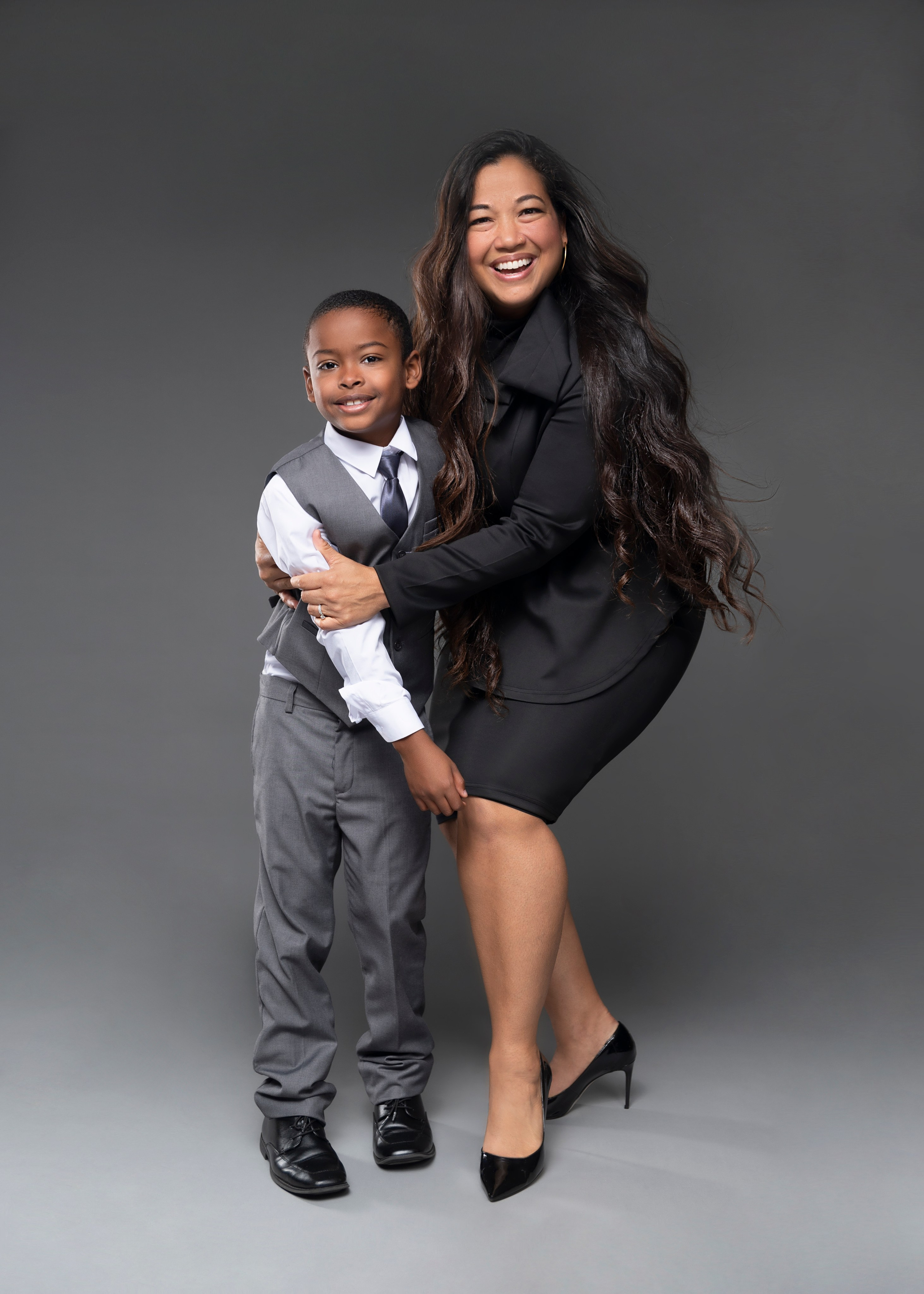 Family portrait at “Alice Green” studio. Portrait, kids and family photographer in Wesley Chapel Alina Alice Osipova