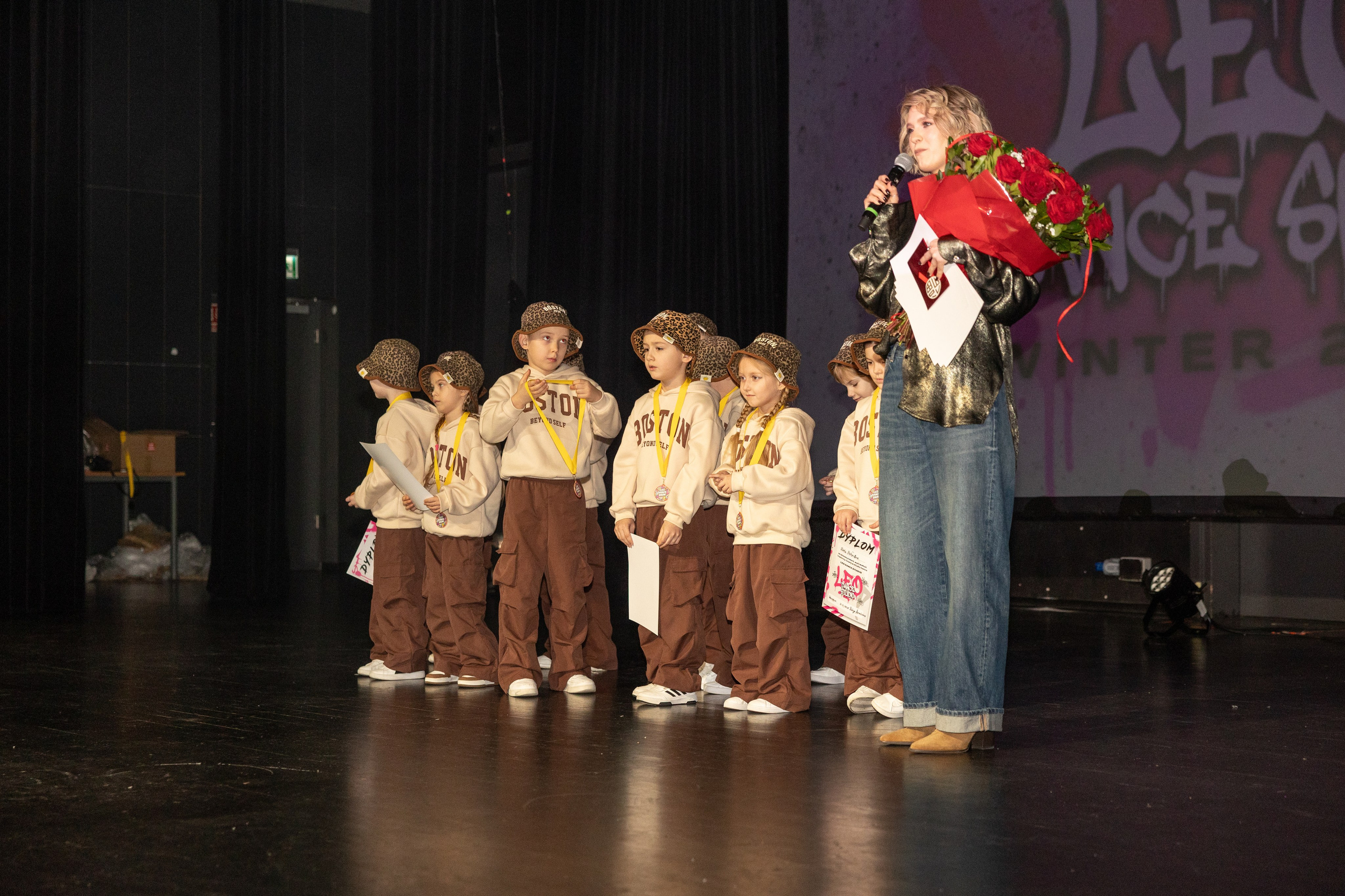 LEO DANCE SHOW WINTER 2025. Семейный и детский фотограф в Варшаве Мила Бобровская
