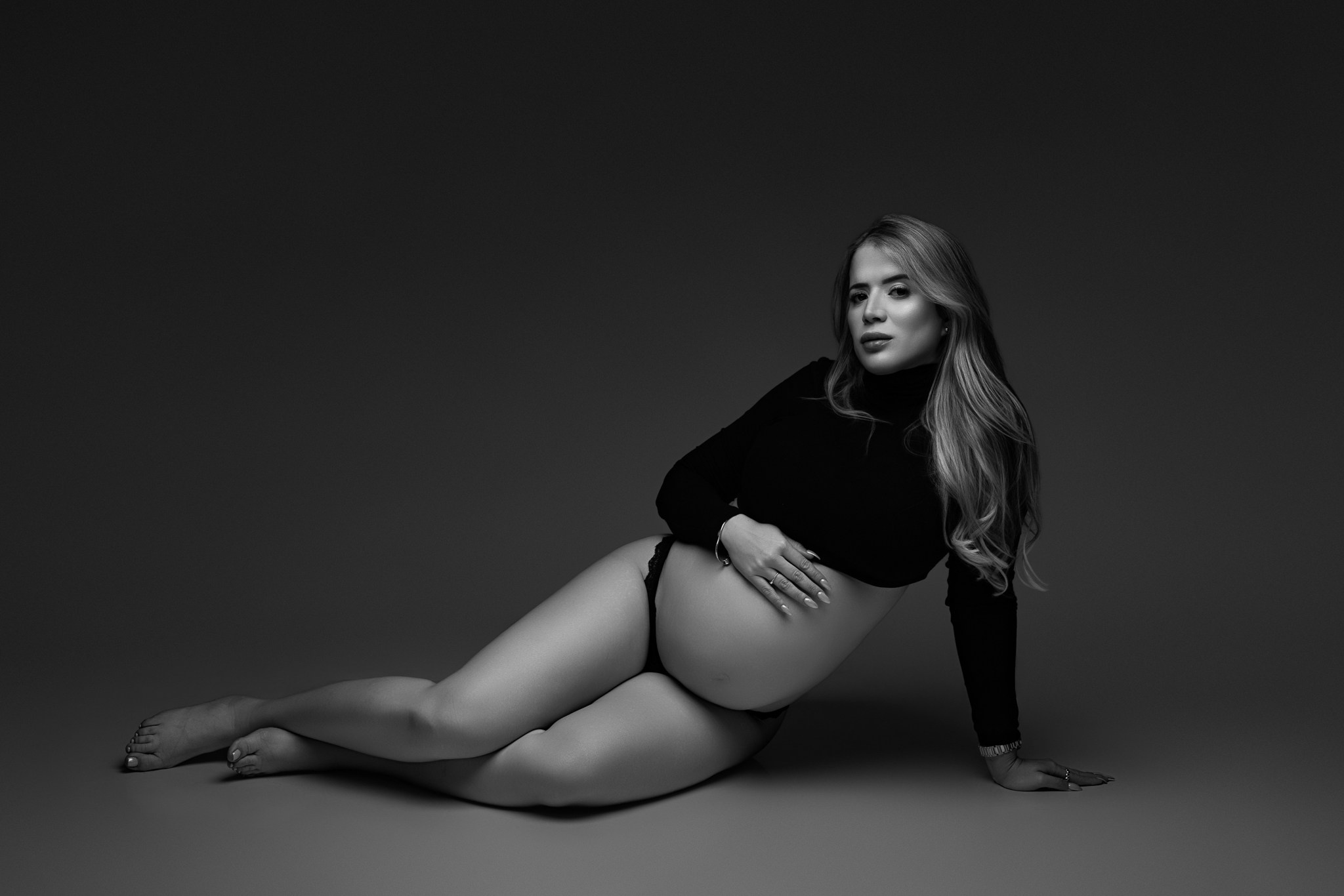 Professional family, maternity & newborn photographer in North Charleston, SC, creating timeless portraits