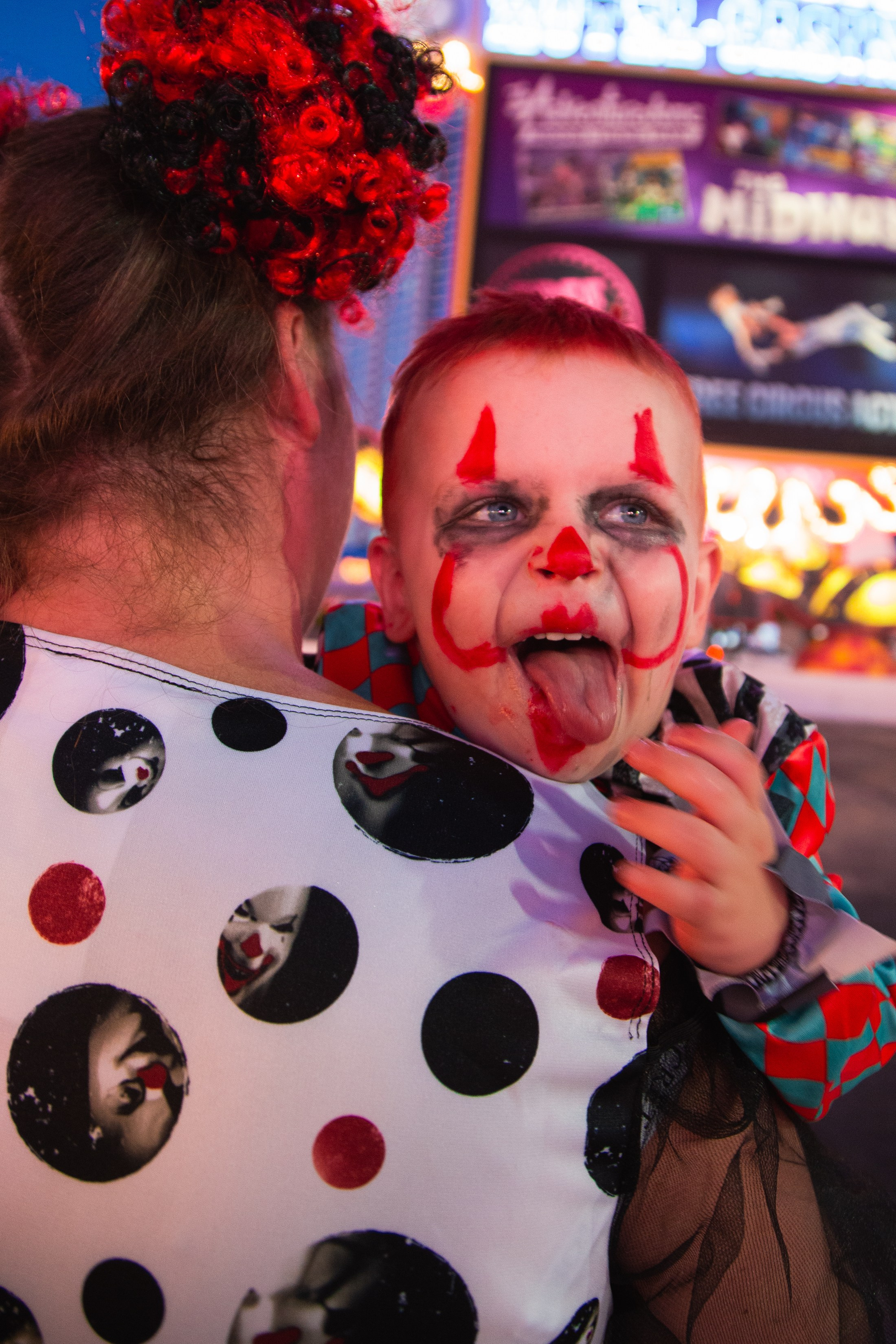 Crazy clowns. Wedding & elopement photographer Viktoriya Kravtsov. Las Vegas