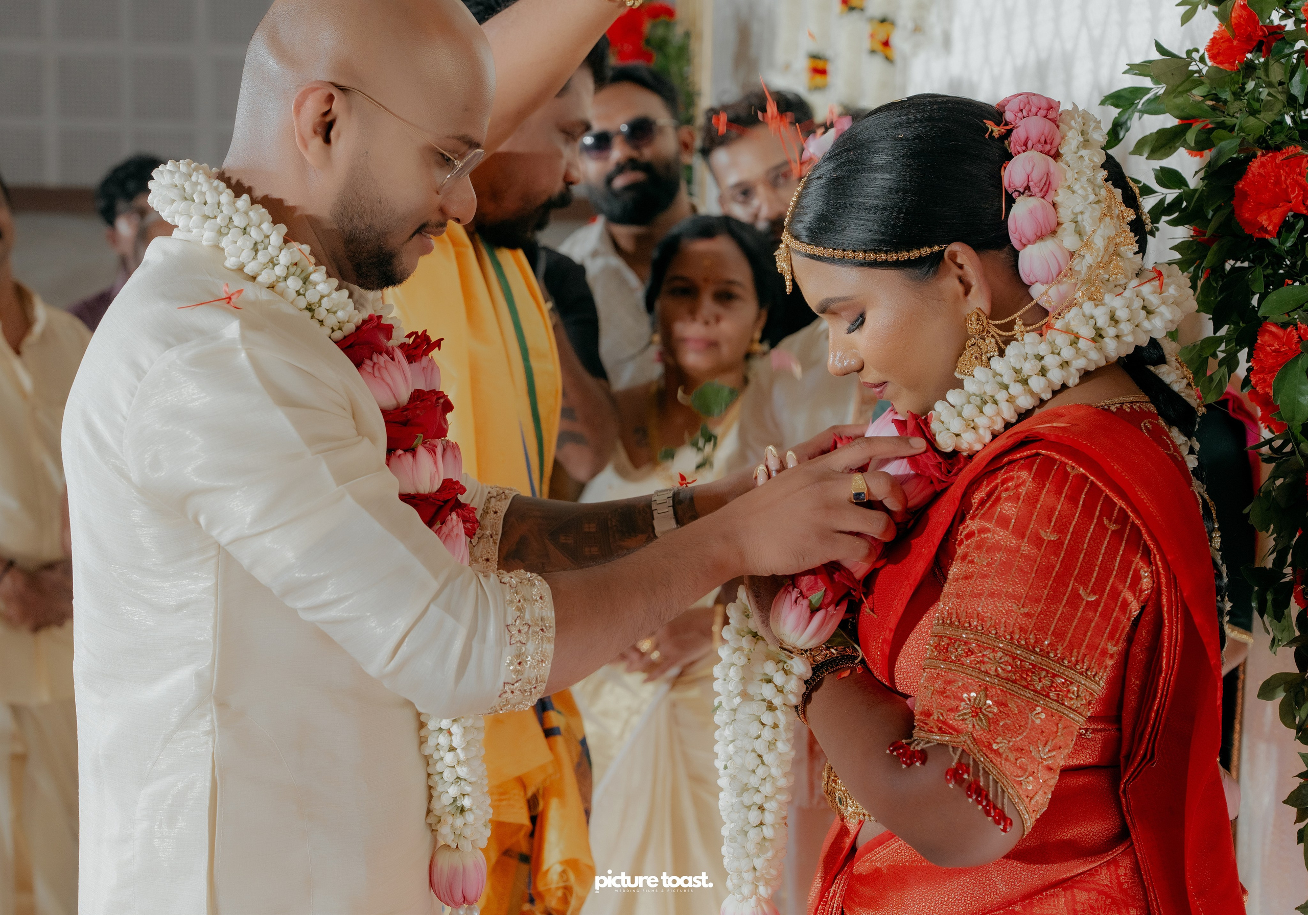 Traditional Kerala Hindu Wedding Ft. Anusree & Vishnu. Fine art Wedding Photographers in India & Canada
