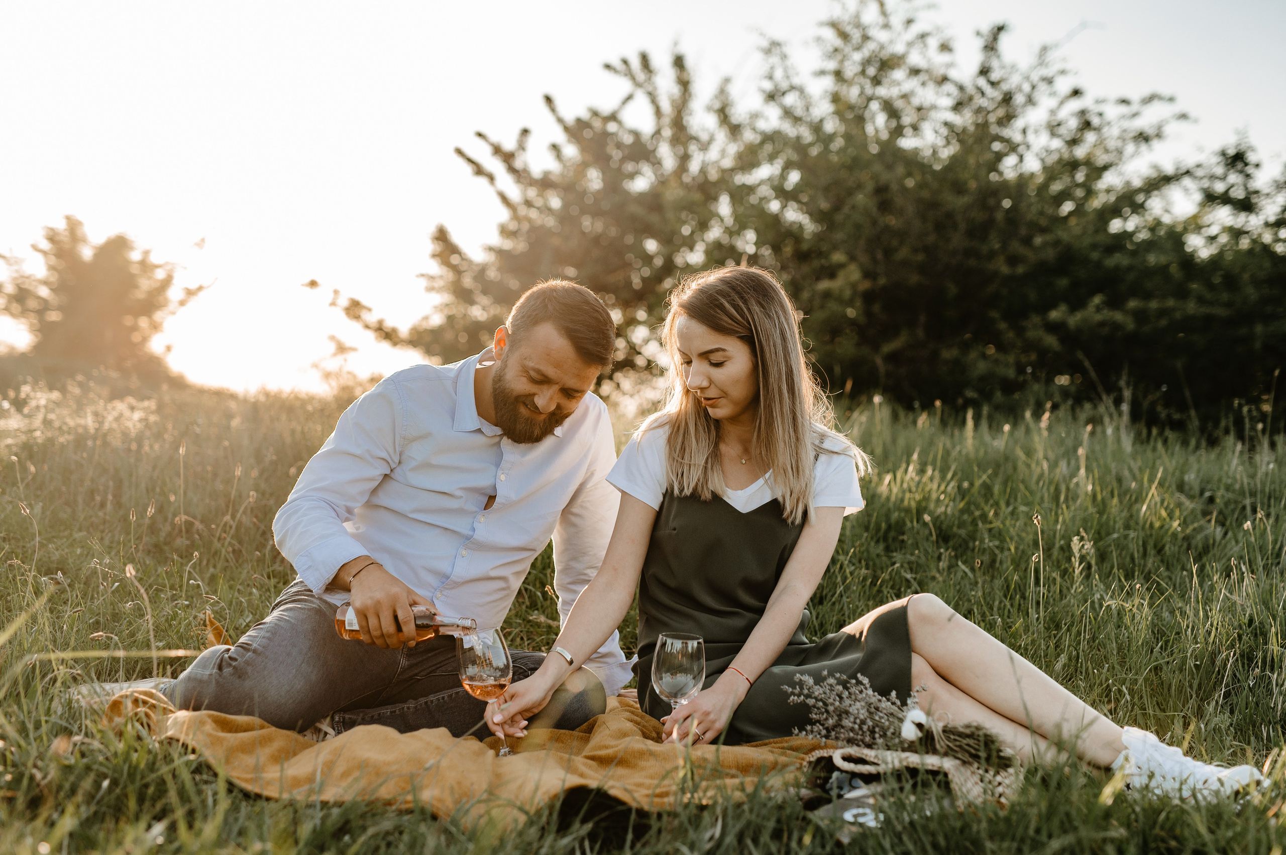 Save the date , sedinta foto la picnic, sedinta foto in natura. Proud Vision Weddings | Wedding Photography & Film — Servicii profesionale Foto Video Nunta Iasi