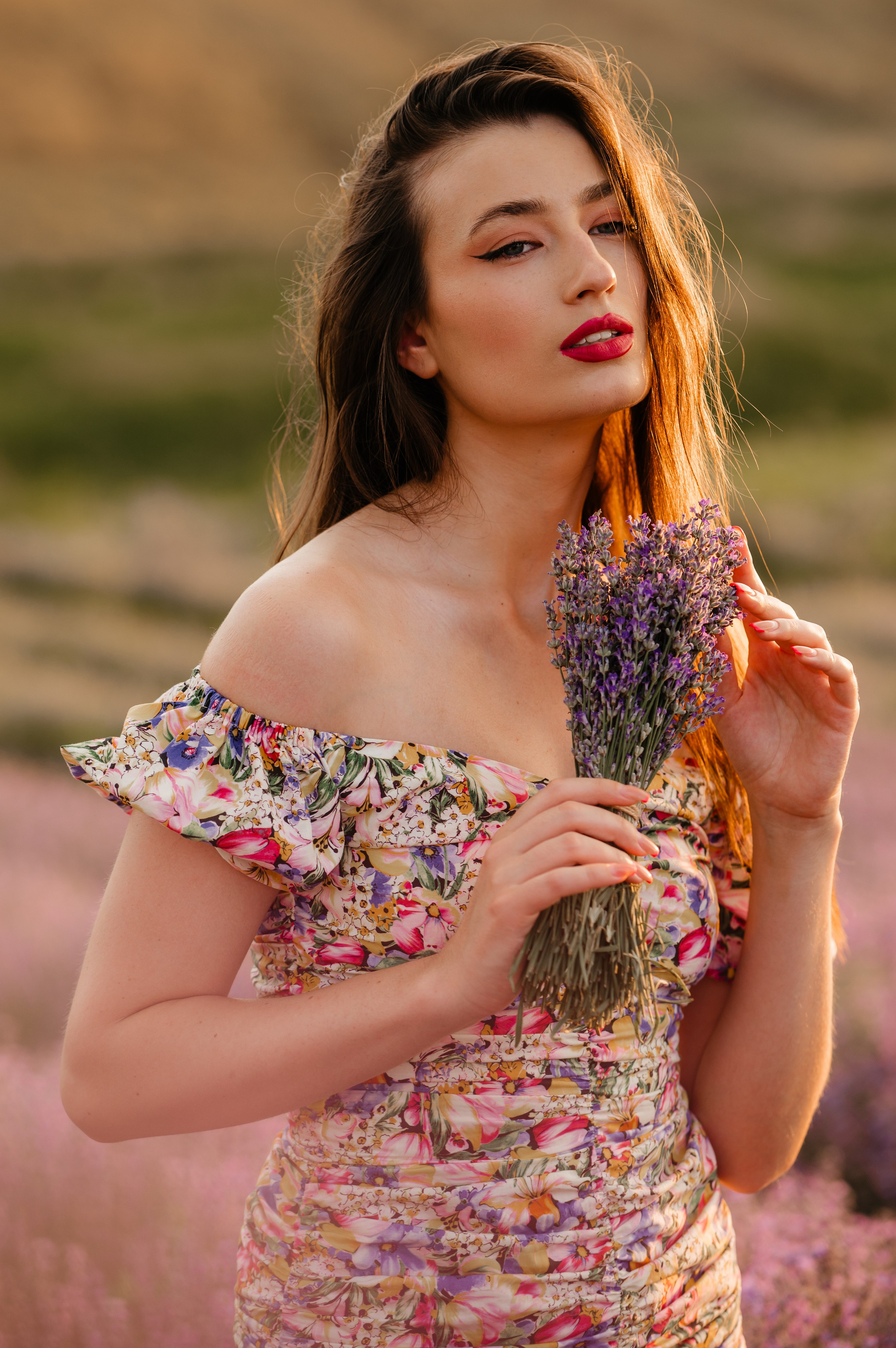 Sedinta foto in lanul de lavanda. Proud Vision Weddings | Wedding Photography & Film — Servicii profesionale Foto Video Nunta Iasi