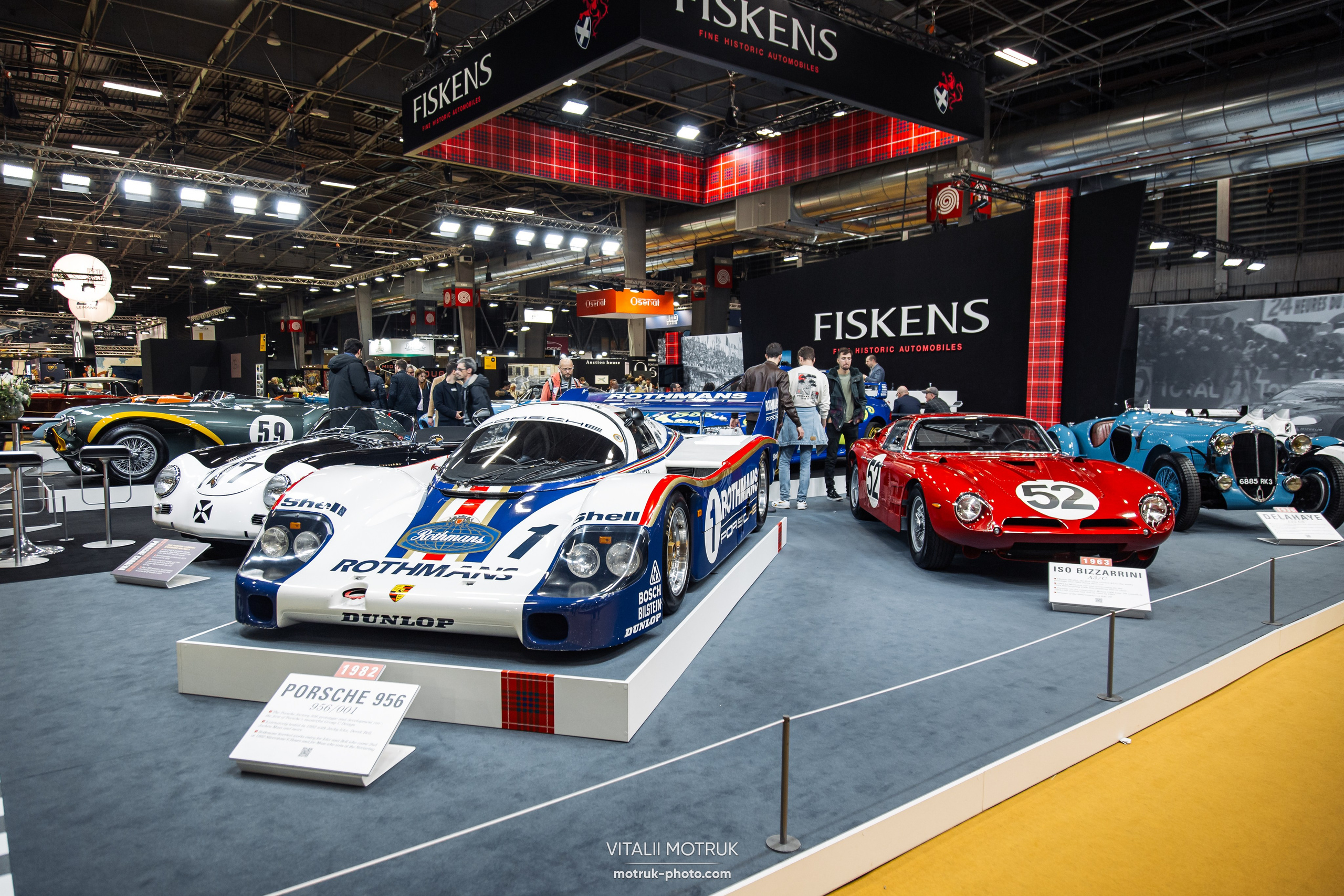 Retromobile. Photographe de voitures à Paris — Vitalii Motruk