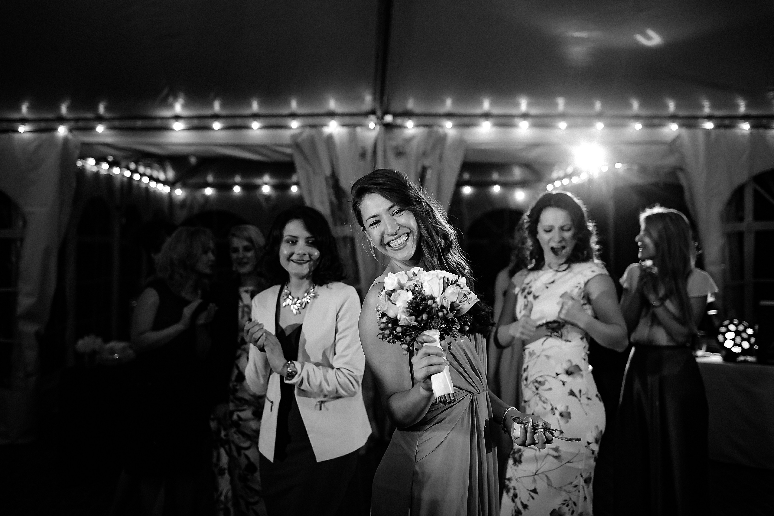 Фотограф в Ирландии Дублин свадьба утро фотки лучший топ свадебный красивая букет гости подружка поймала