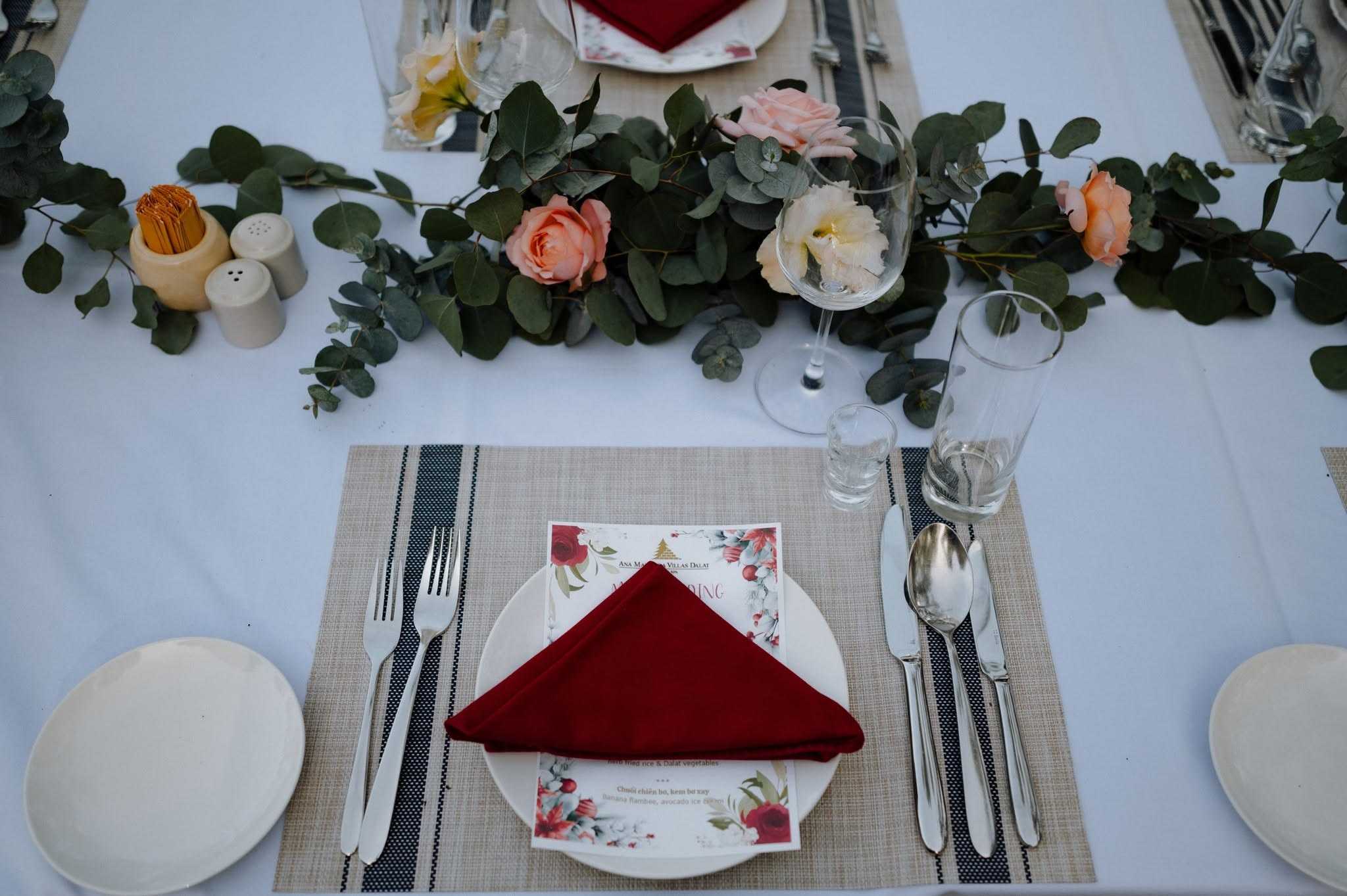 𝐃𝐄𝐍𝐍𝐈𝐒 ⓐⓝⓓ 𝐓𝐈𝐍𝐘/Destination Wedding. Nhiếp ảnh gia đám cưới hàng đầu tại Thành Phố Hồ Chí Minh