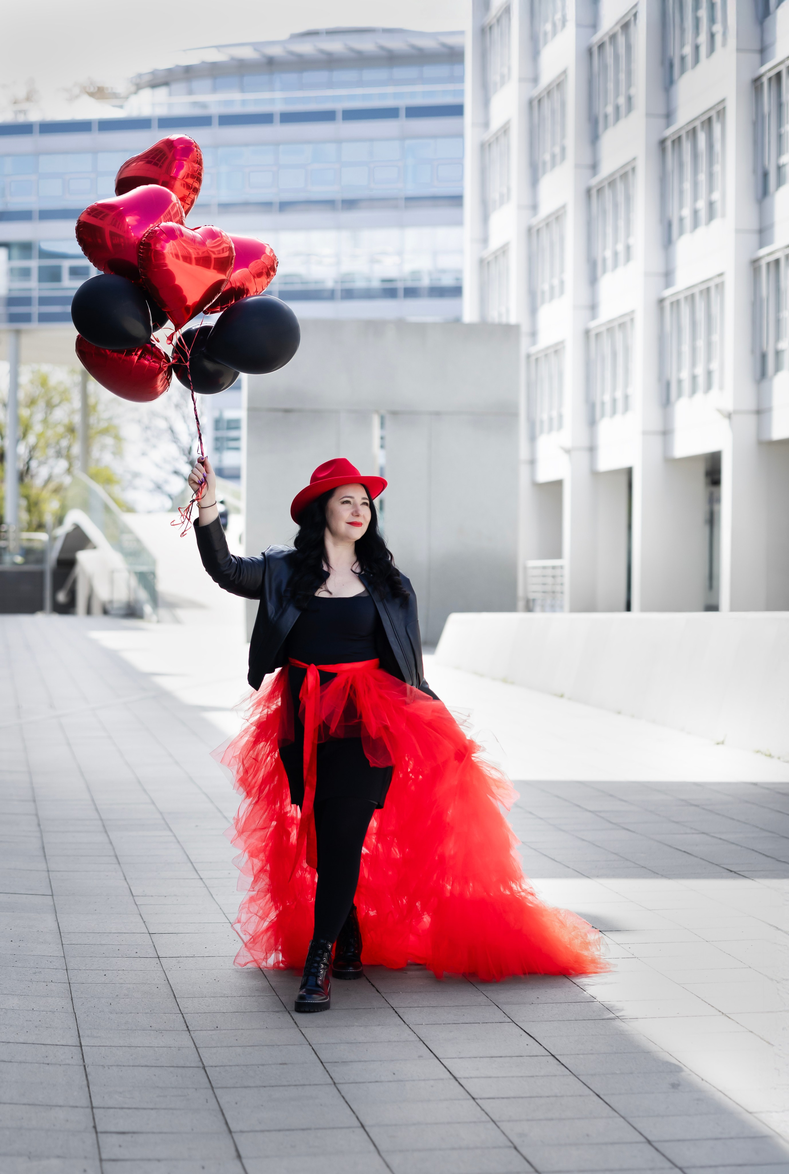 Balloons and red skirt. Фотограф в Мюнхене