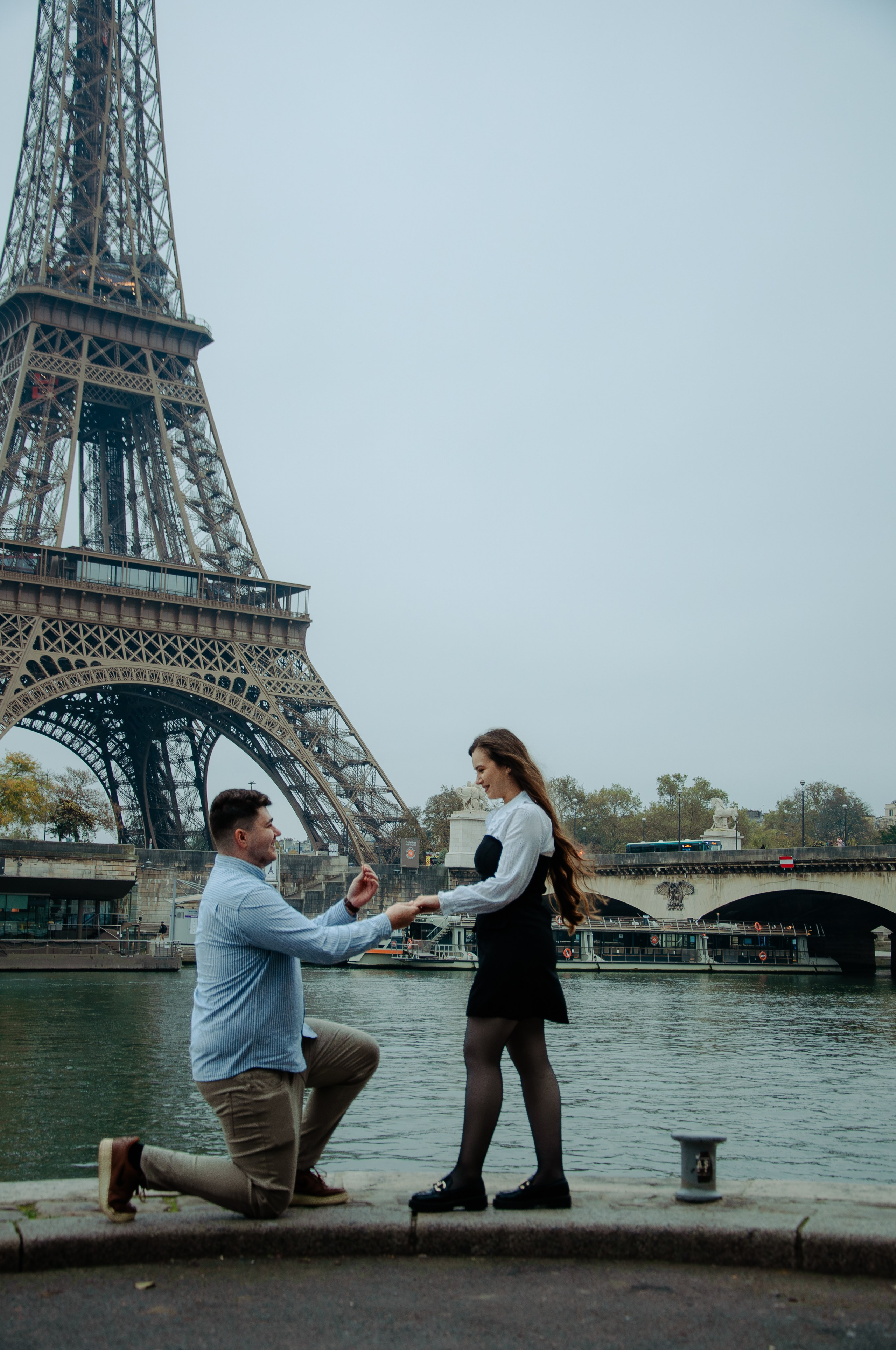 Помолвочная фотосессия у Эйфелевой башни. Фотограф в Париже Полина Осипова