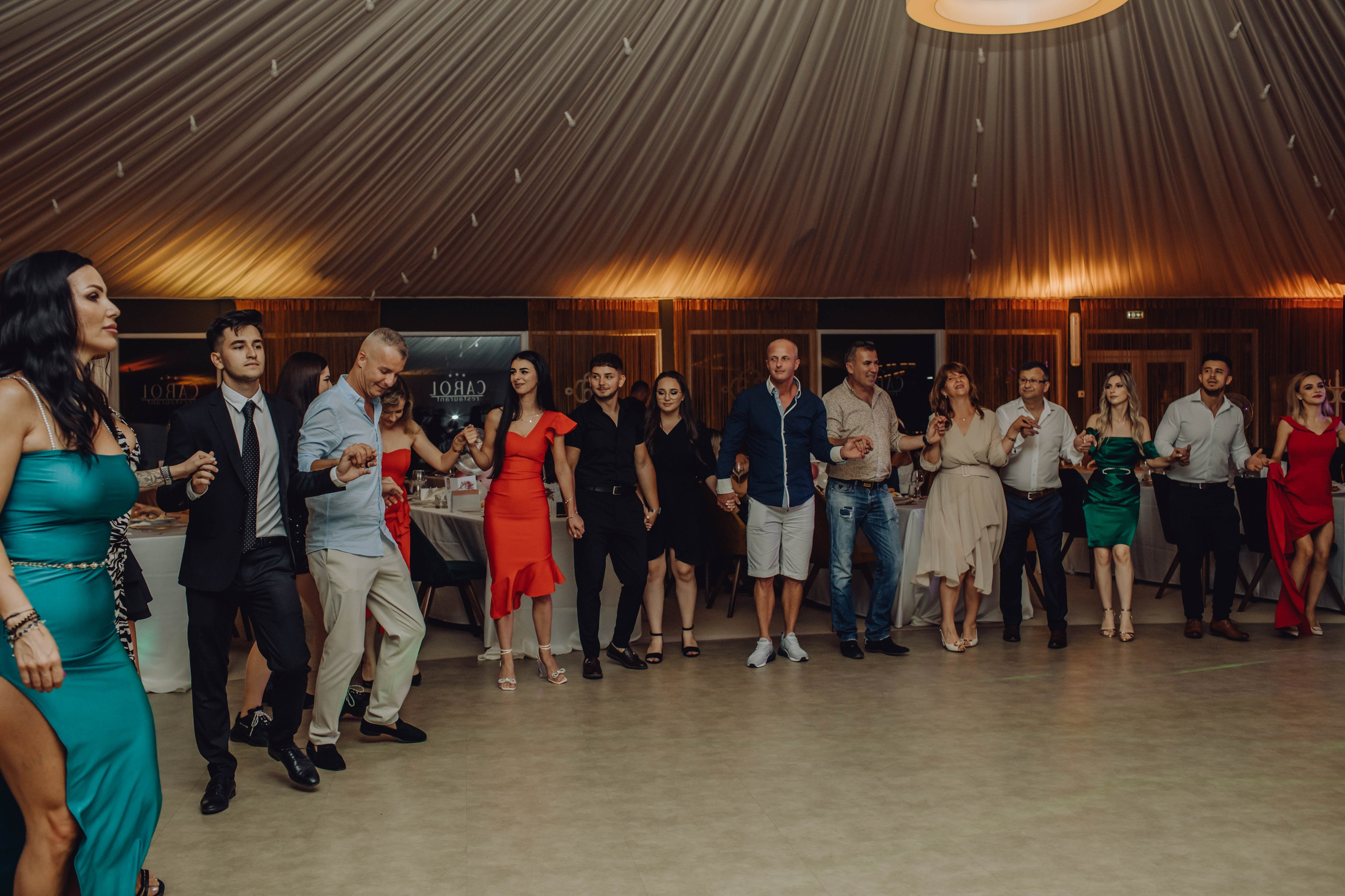 Zaira. Wedding & couple photographer from Romania Rut Vetan