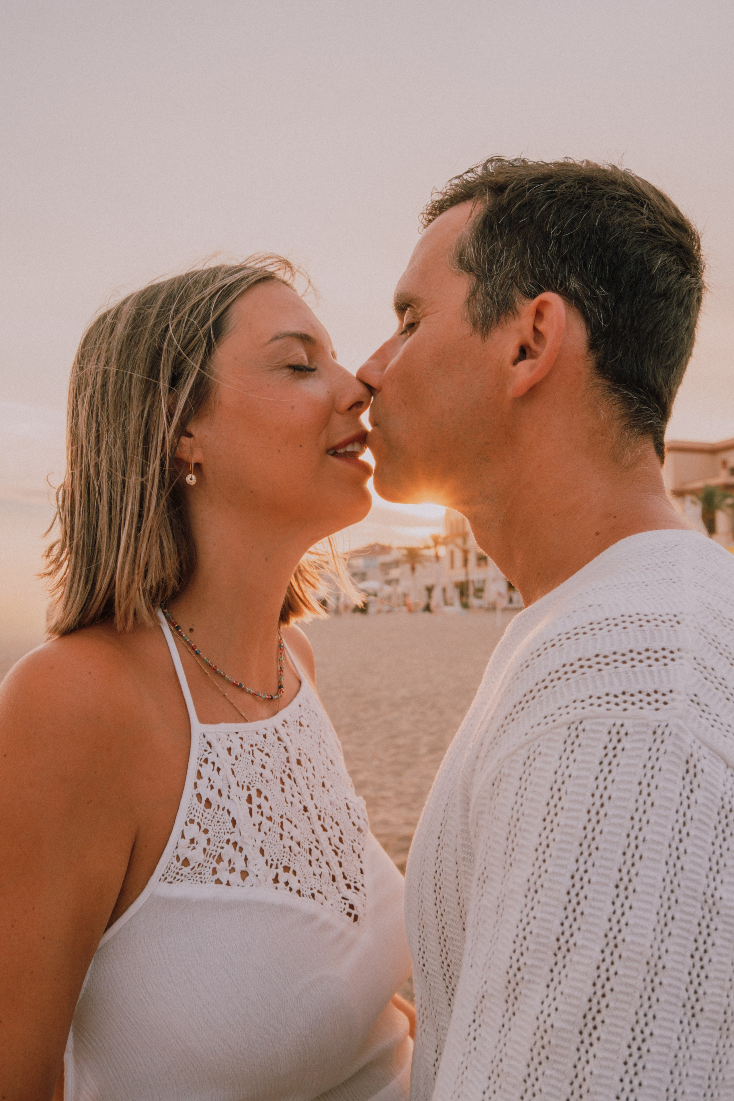 Sesión embarazo en la playa. Fotografía profesional en Calafell - Elena Medvedeva