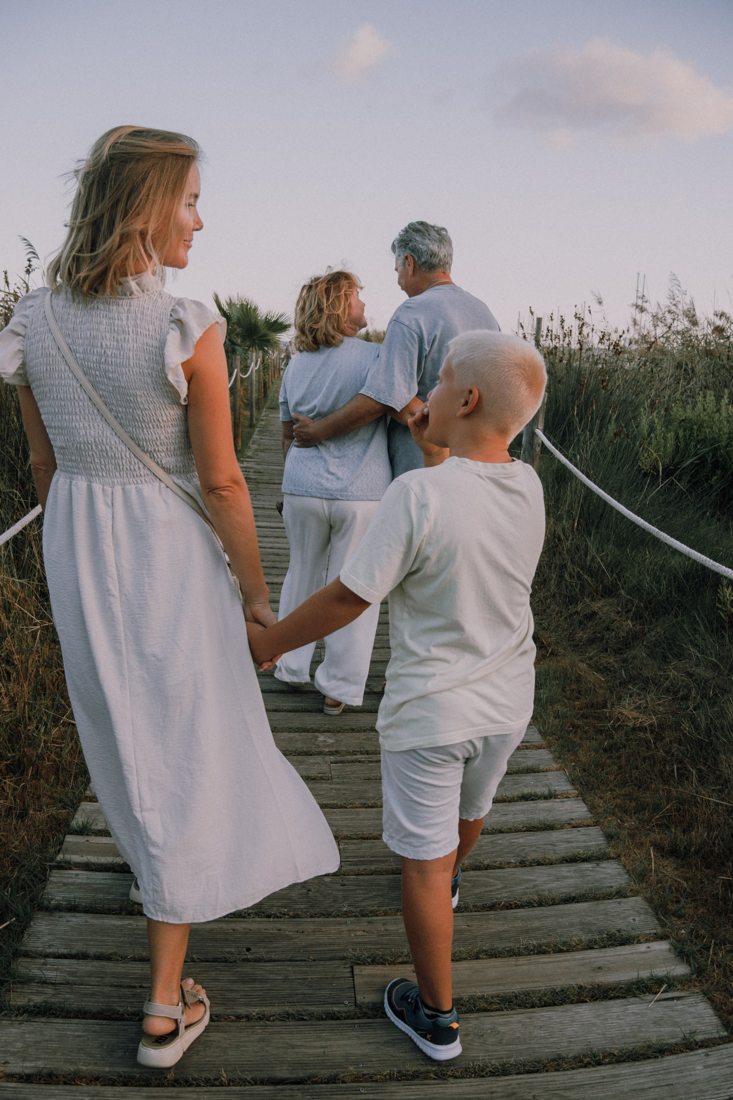 Sesión familiar en la playa. Fotografía profesional en Calafell - Elena Medvedeva