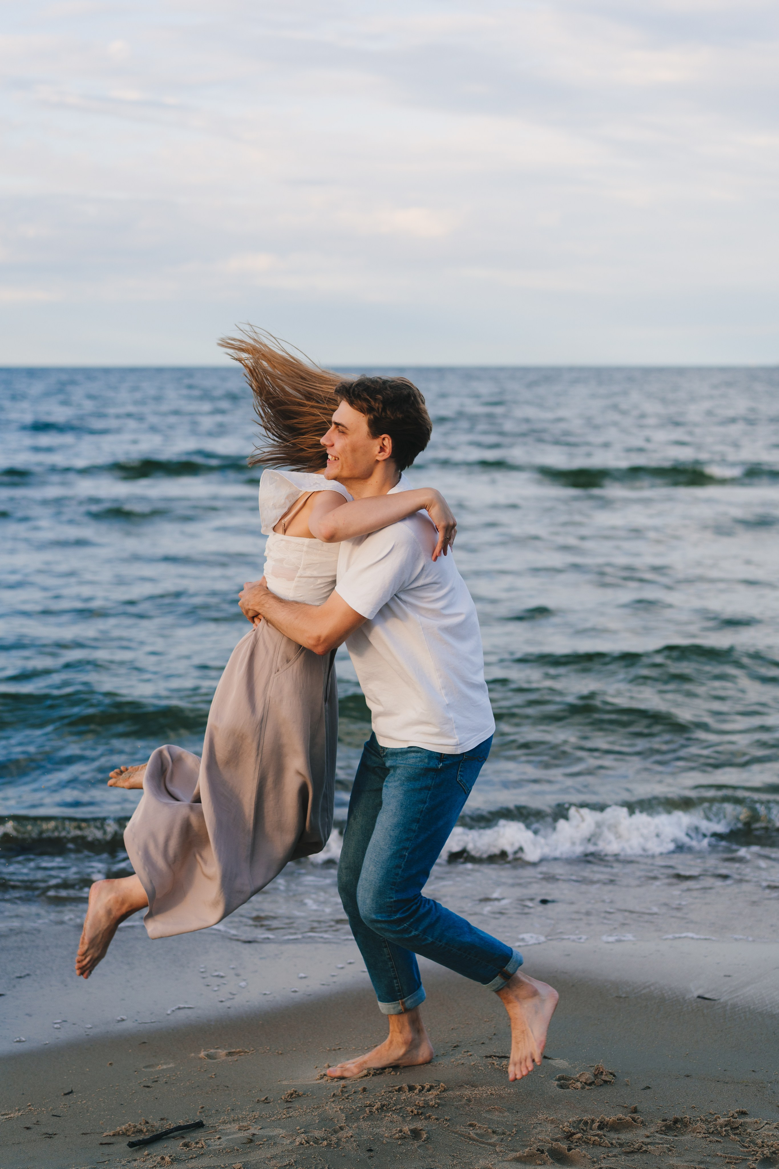 Gracjana i Damian, sesja narzeczeńska nad morzem. Fotograf ślubny & lifestyle Gdańsk, Karolina Baczewska