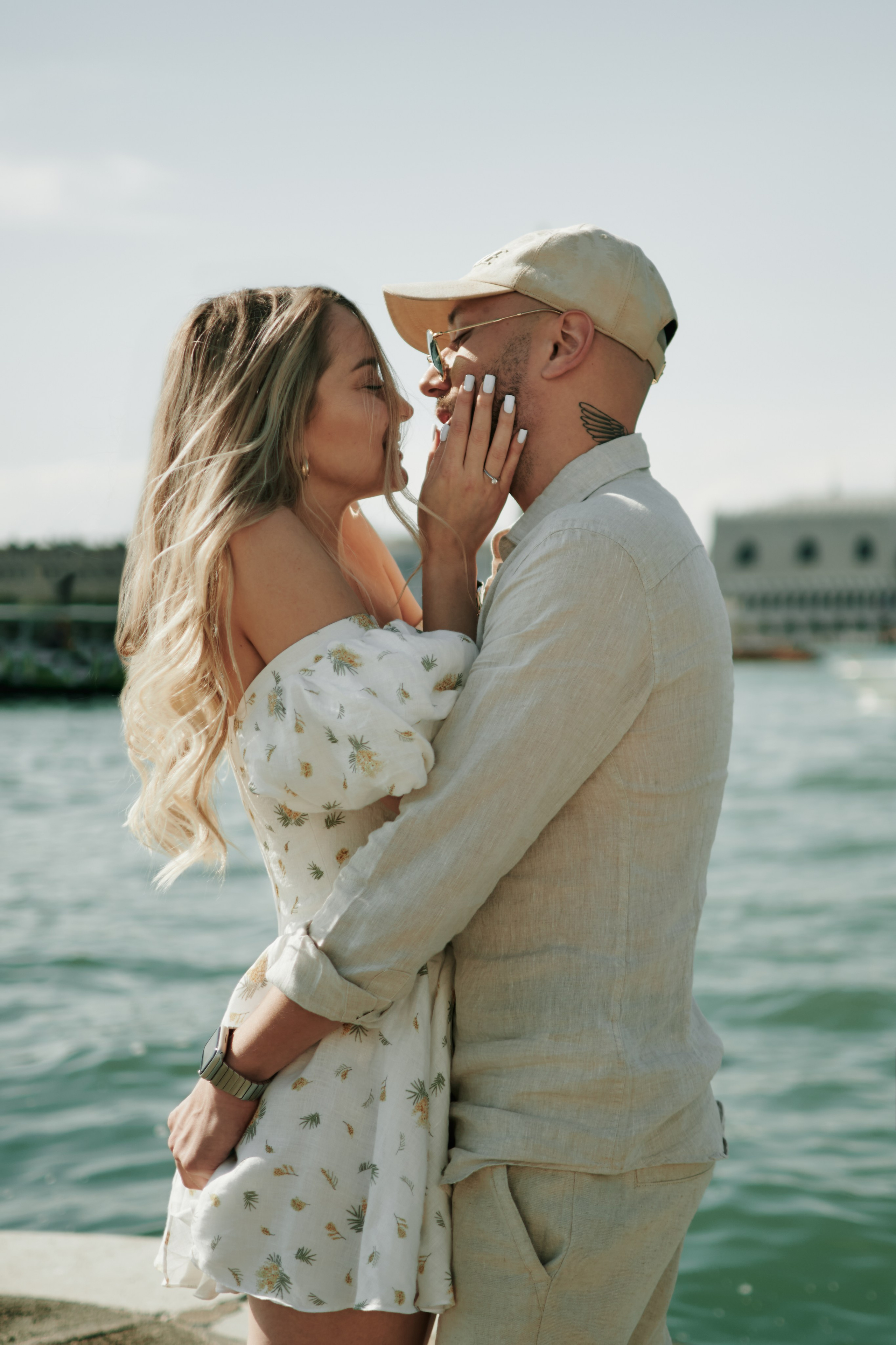 Surprise Engagement Photoshoot in Venice on a Boat. Фотограф в Венеции, Италия. Зотова Яна