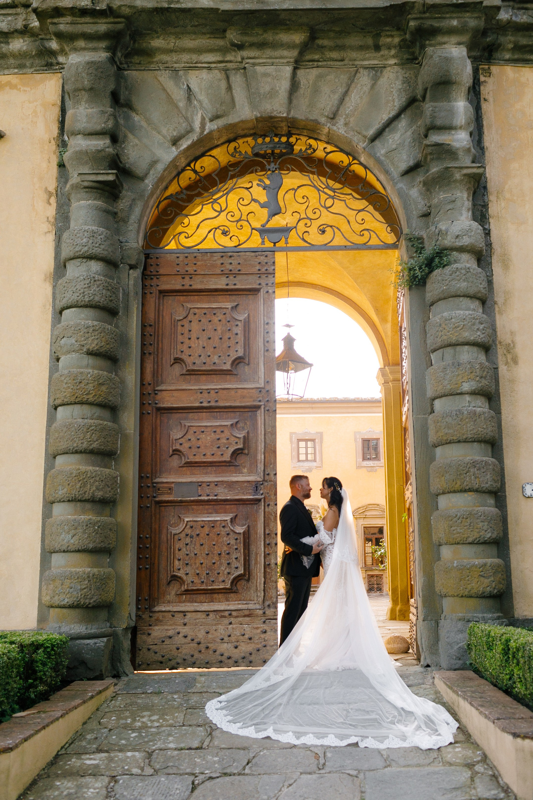 Tuscany Castello di Montegufoni wedding. Iurkovski PHOTOGRAPHY in Europe. Luxury destination weddings and events