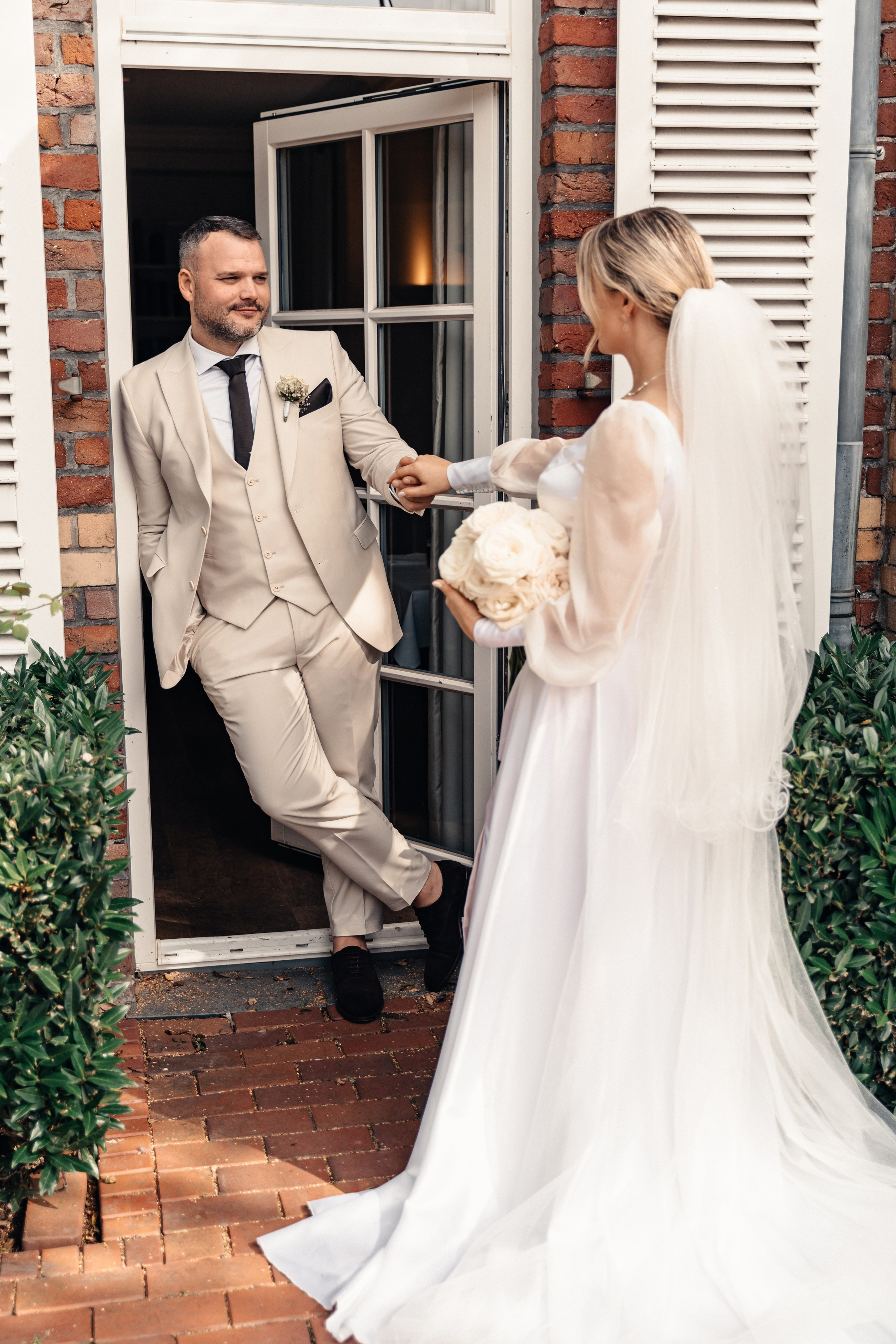 D & M im Restaurant Elfrather Mühle. Wedding Photographer Germany